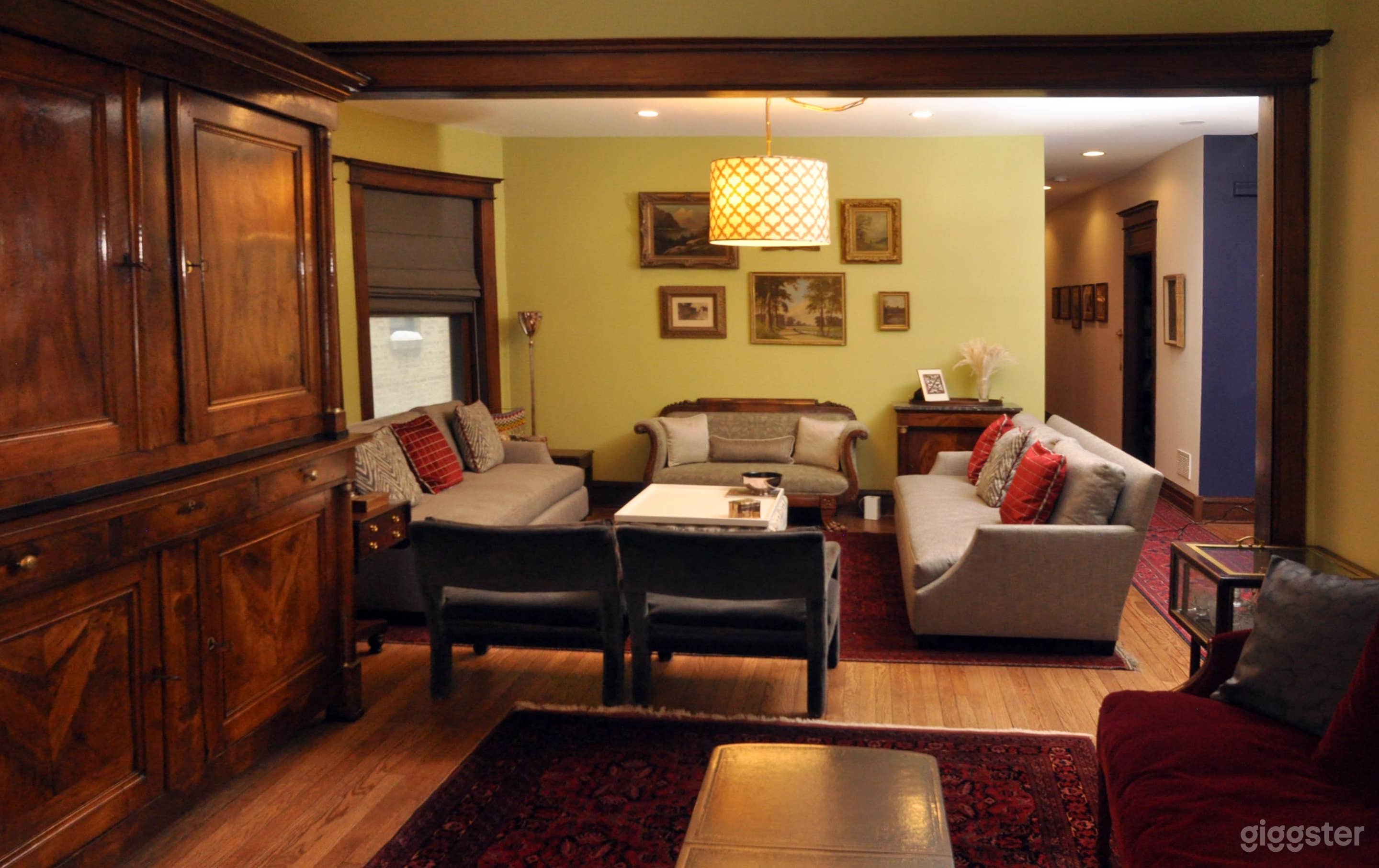 Historic greystone mansion in Chicago. Photo 4