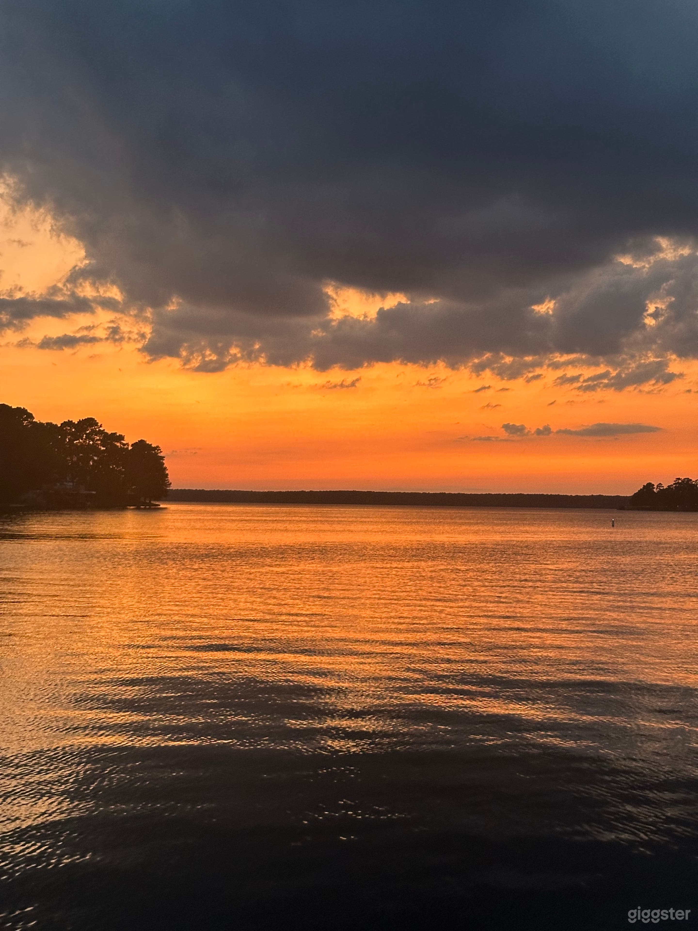 Casa Lista para Filmación junto al Lago Luz Natural Gran Vista Foto 1