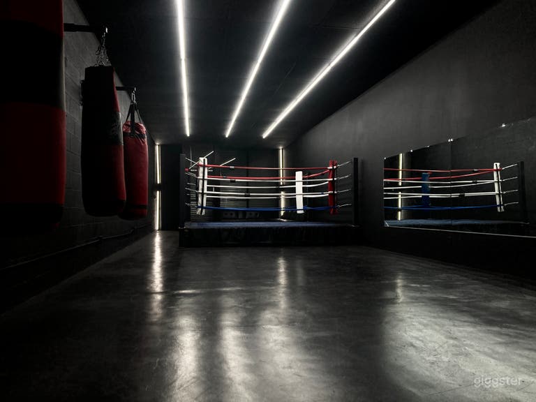  Estudio Moderno y Elegante y Ring de Boxeo 
