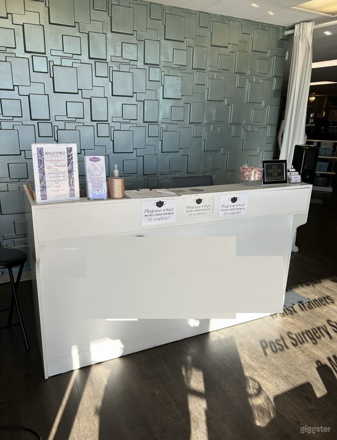 Cozy Storefront Photo 3