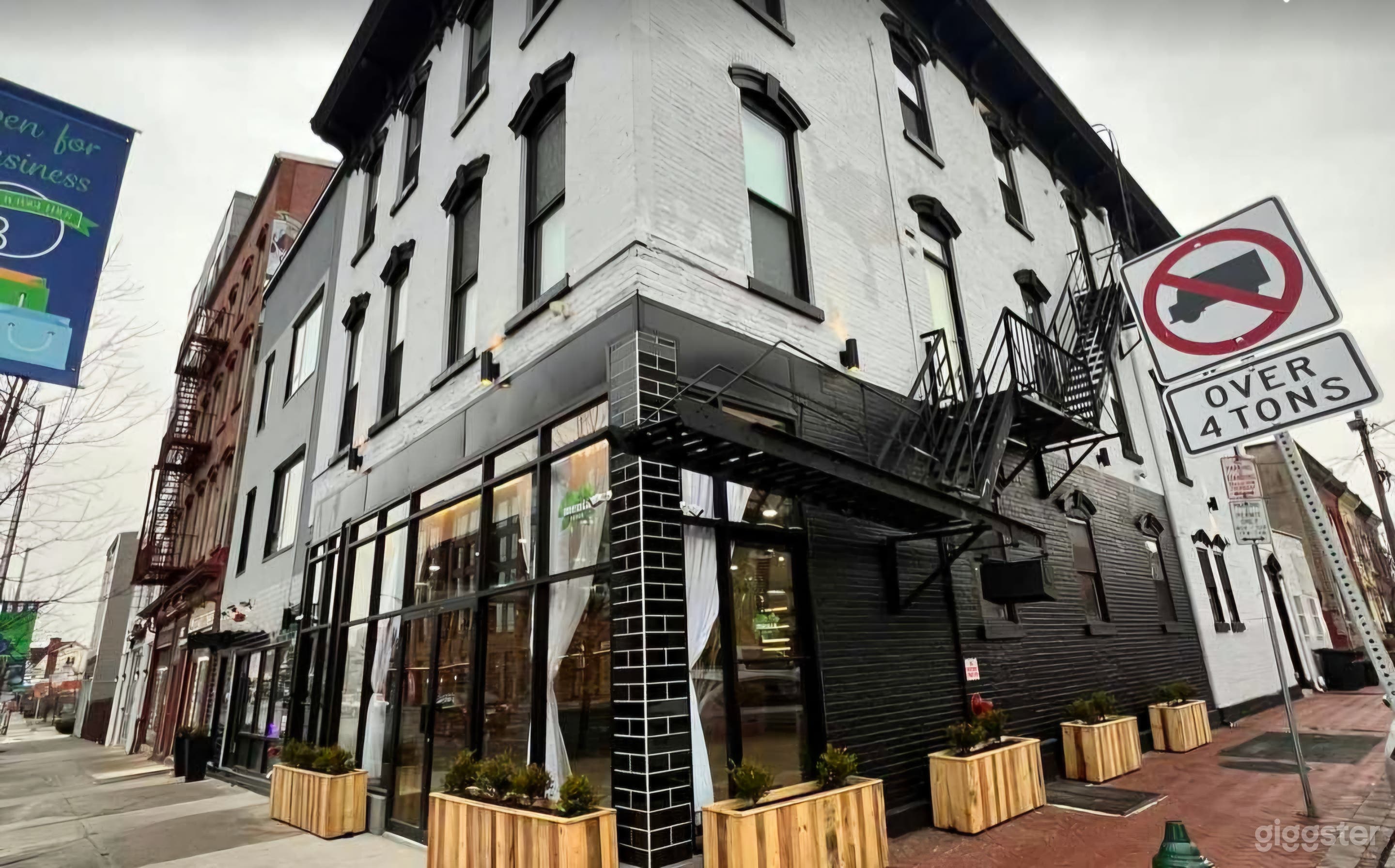 Modern Event Space in Newark – Stylish &amp; Versatile Photo 3