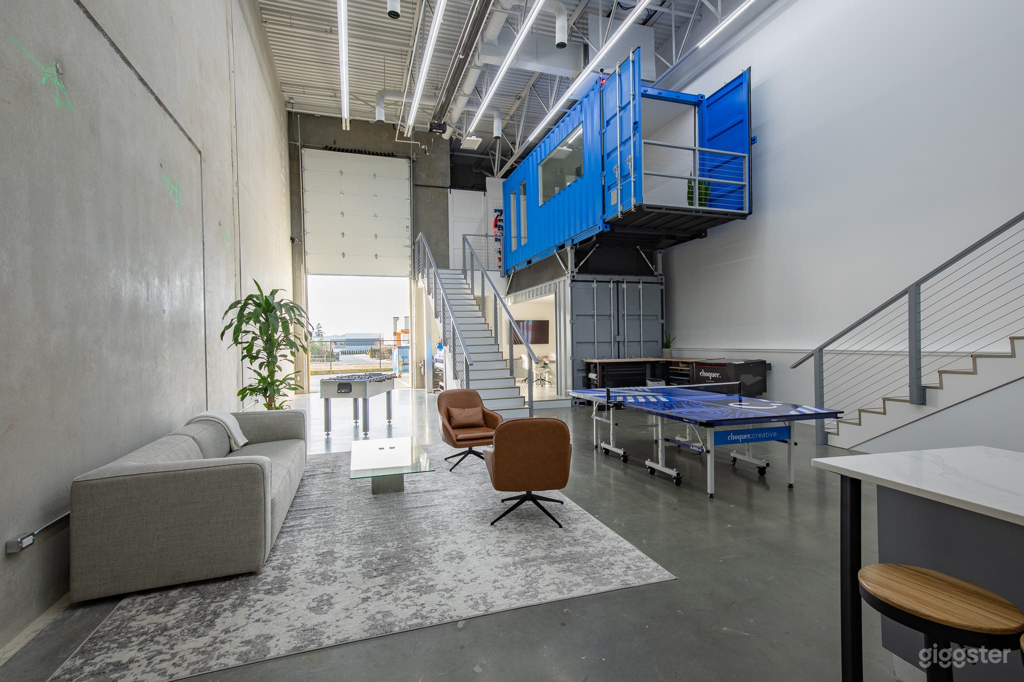 2400 sqft warehouse in Surrey Photo 1