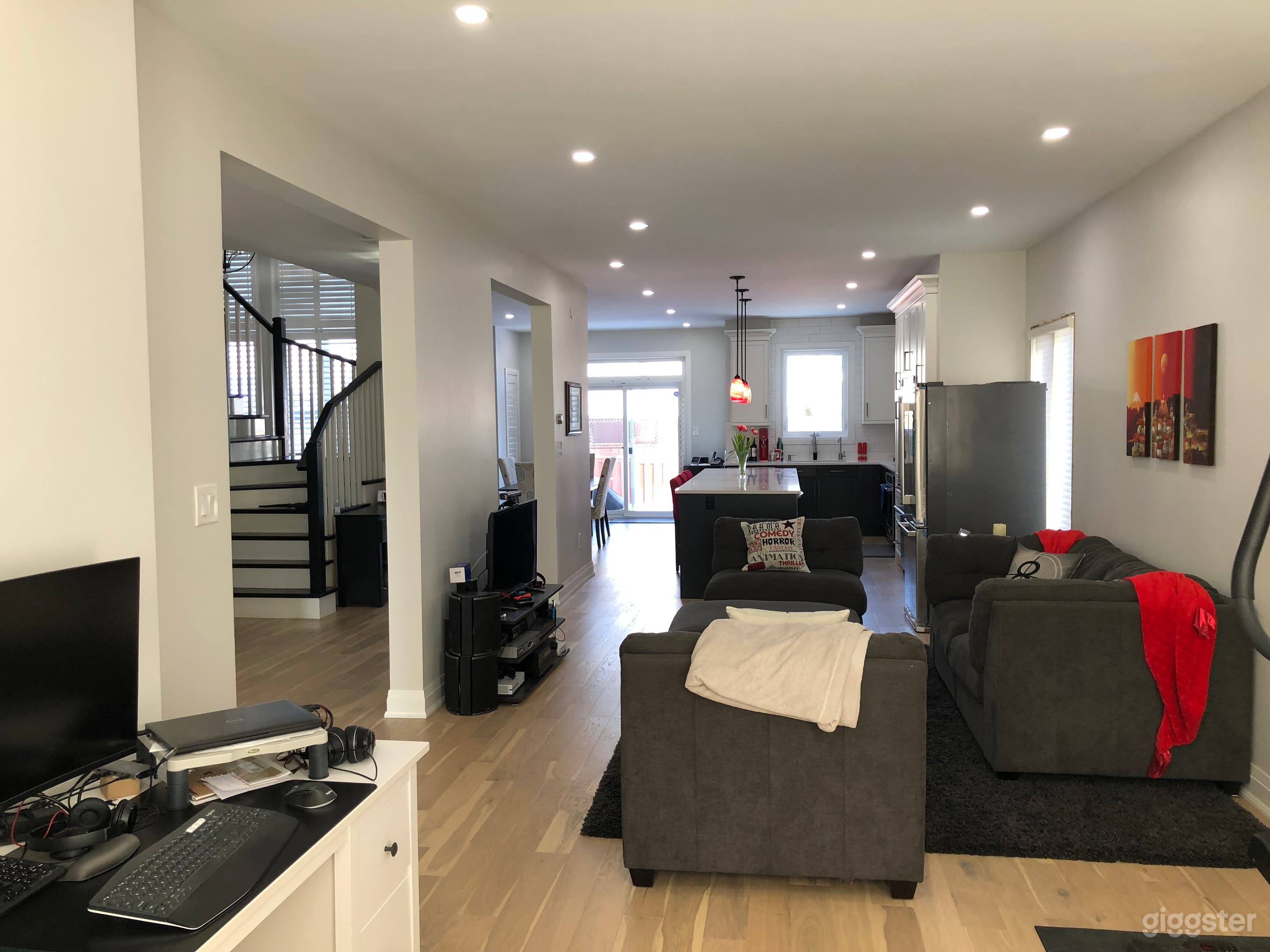 Family Home in Ancaster Photo 4