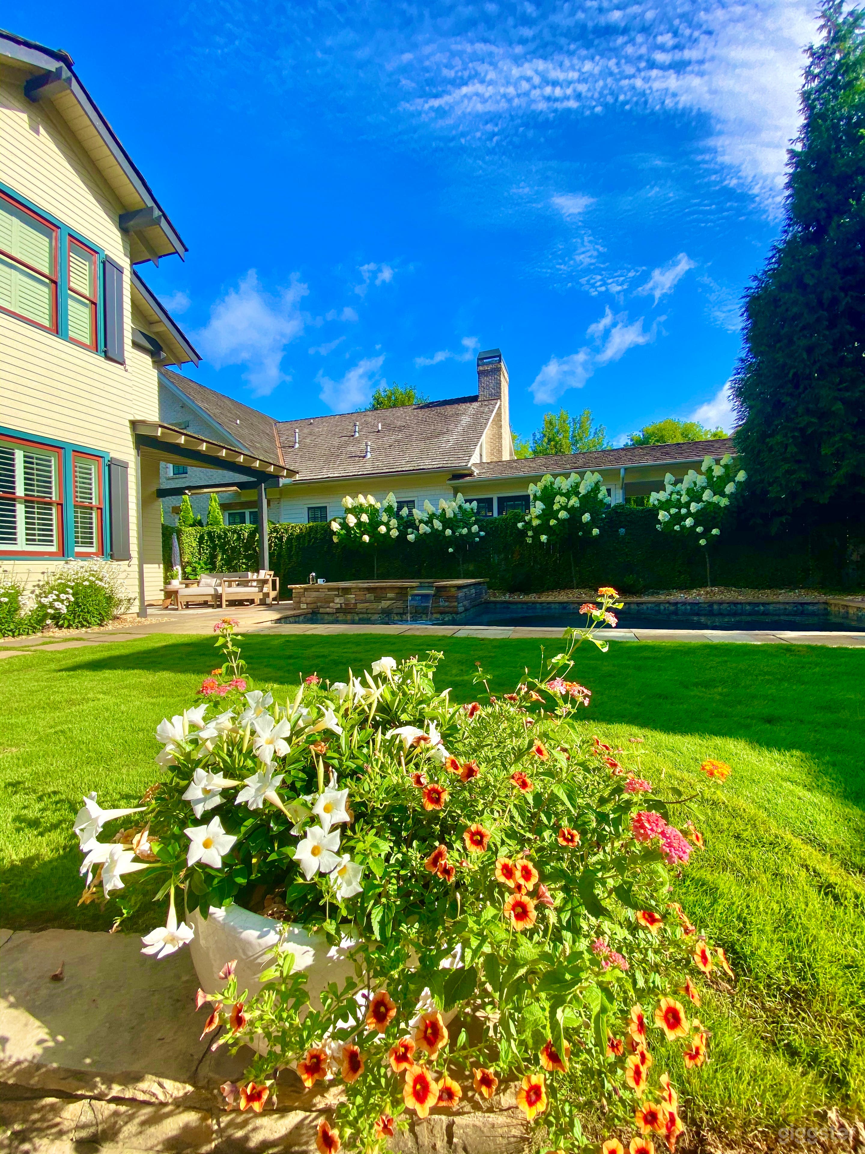 Suburban Arts &amp; Crafts Home in Walkable Community Photo 2