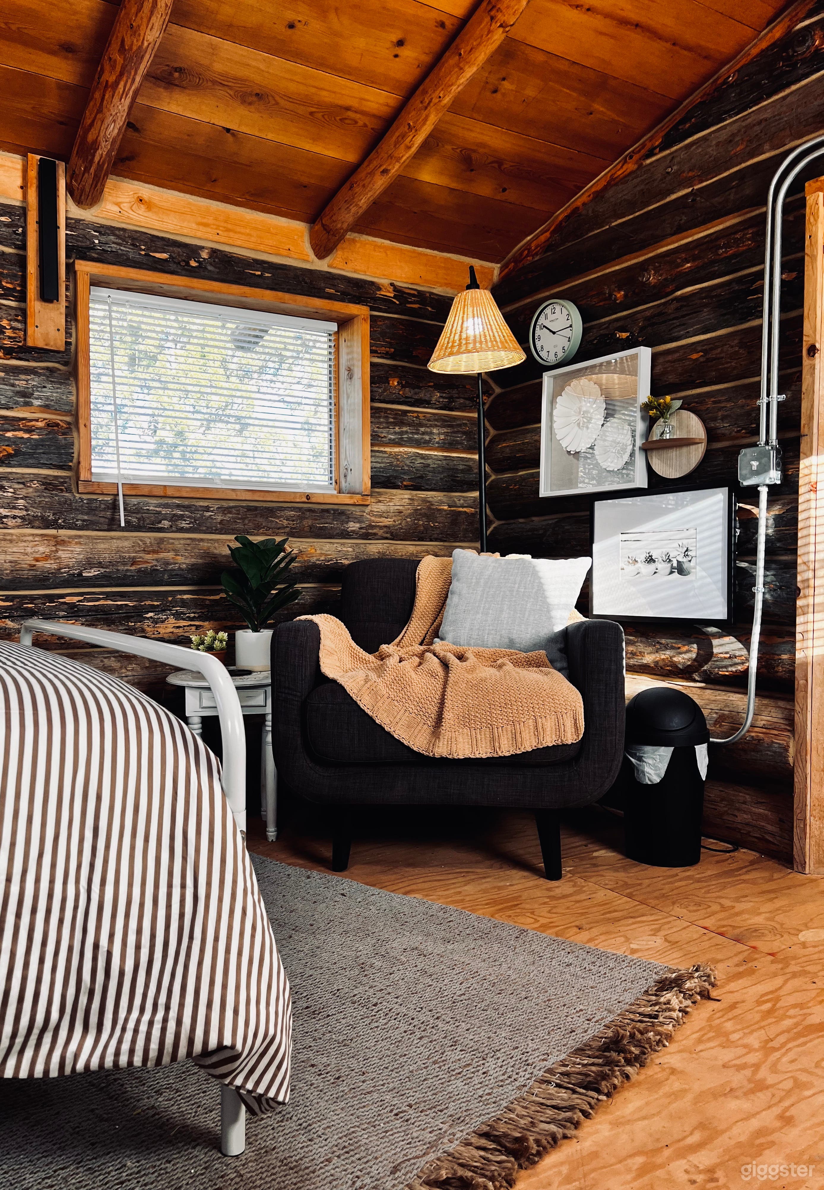 Charming Wooden Cabin House Photo 4