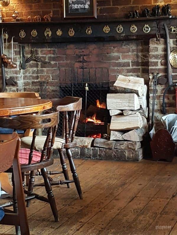 Delightful English Pub in Rural setting Photo 3