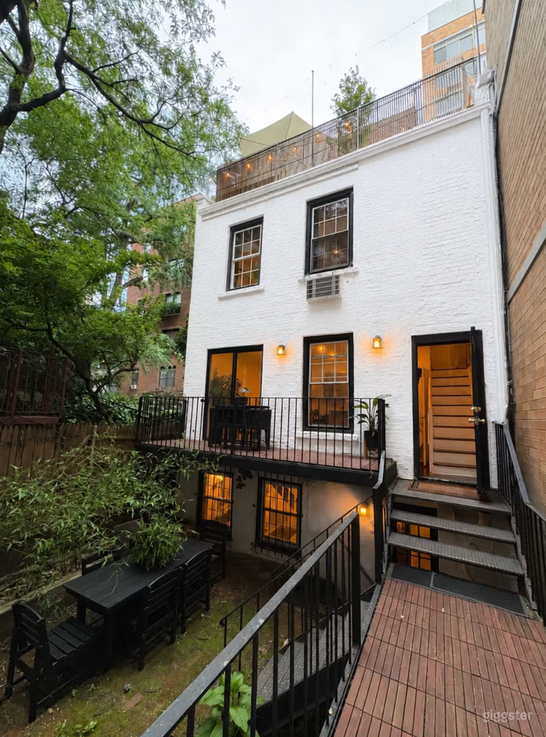 Chelsea Townhouse with Private Rooftop Terrace 