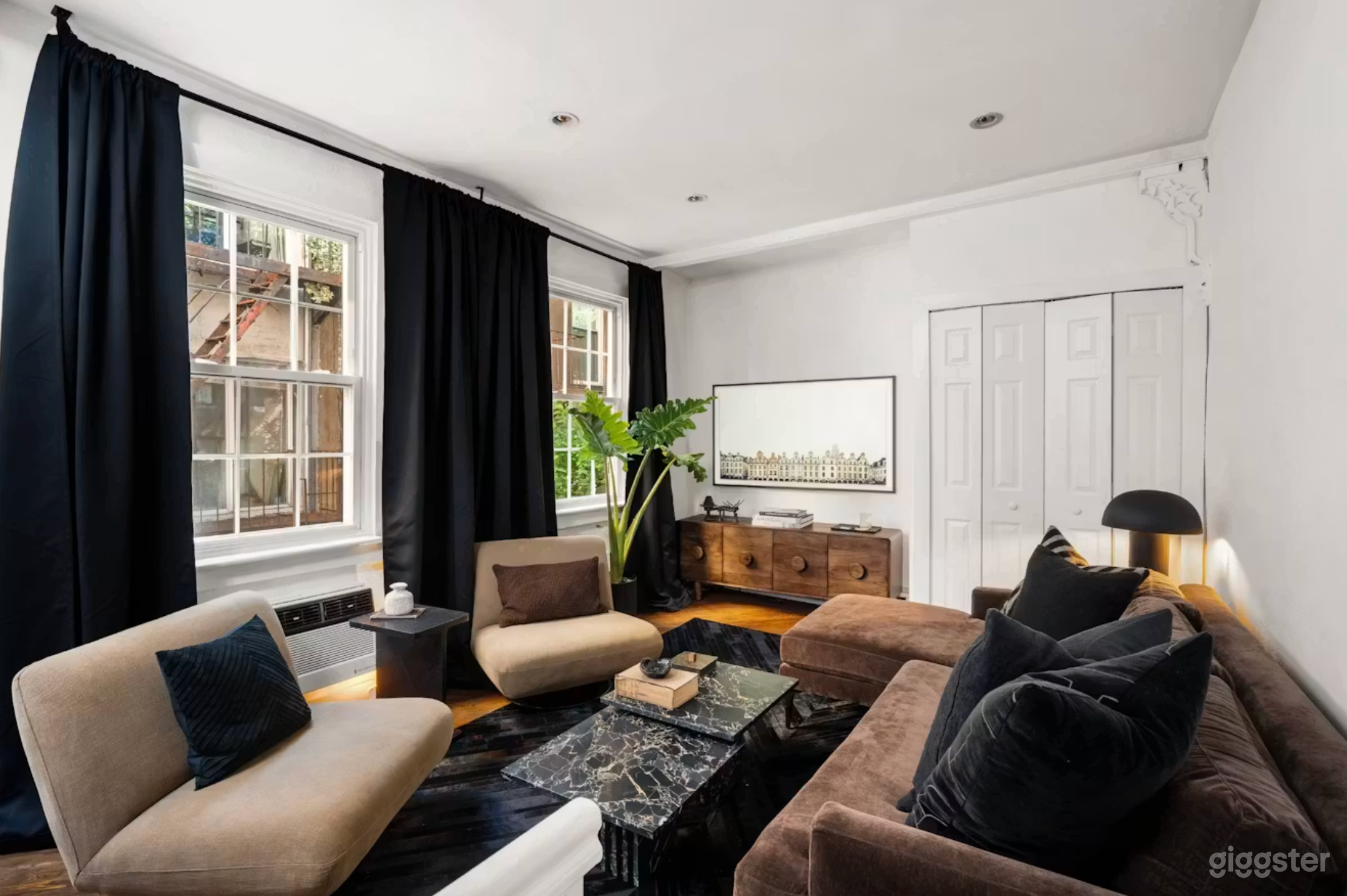 Chelsea Townhouse with Private Rooftop Terrace Photo 3