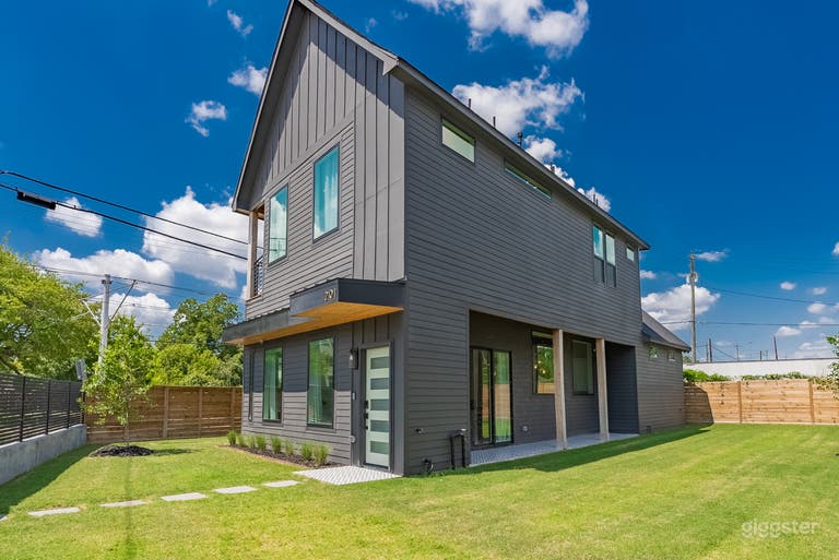  Exterior Front side corner view 