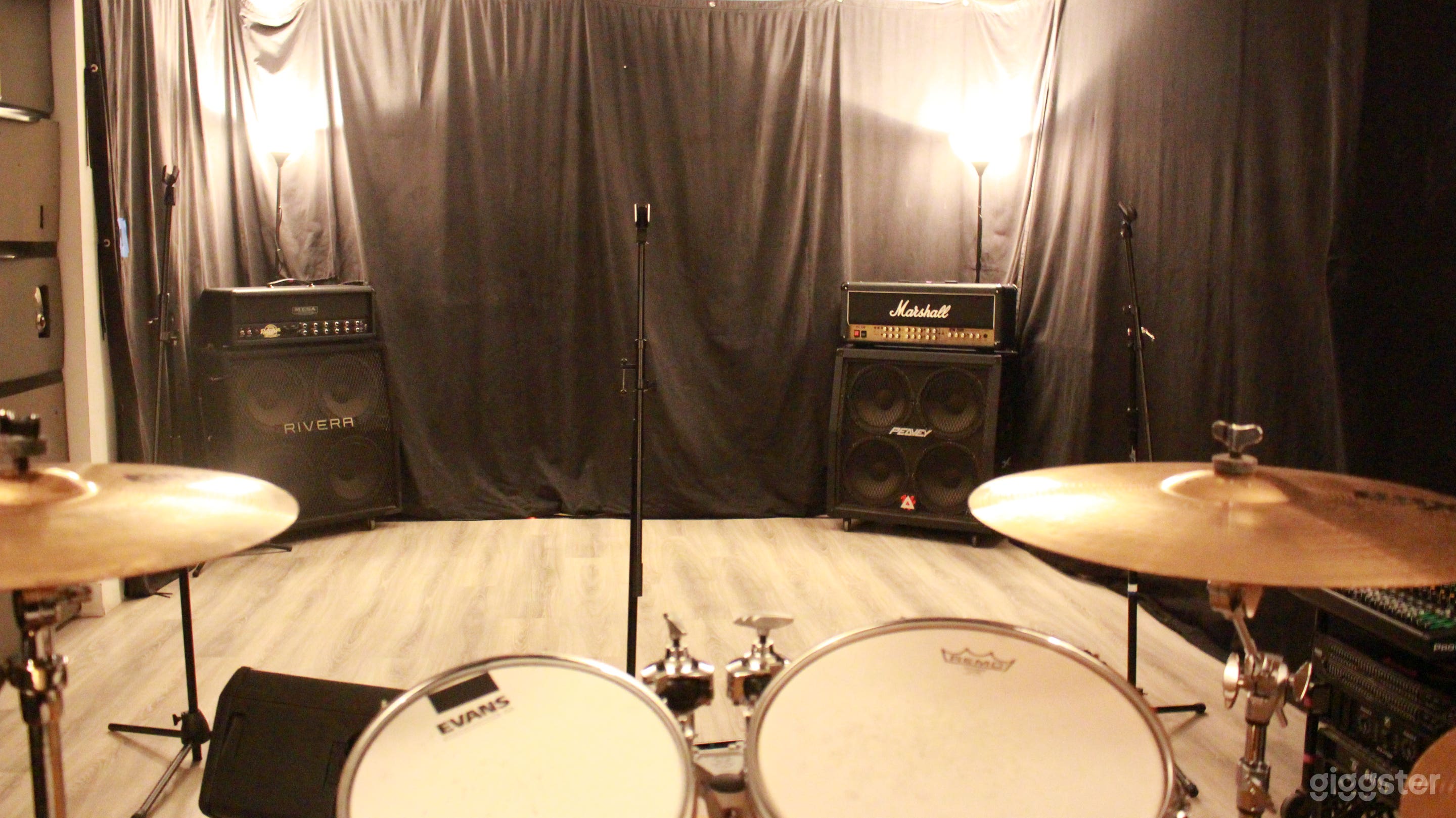 Rehearsal Studio E Standard Rehearsal Space at Dc Music Toronto