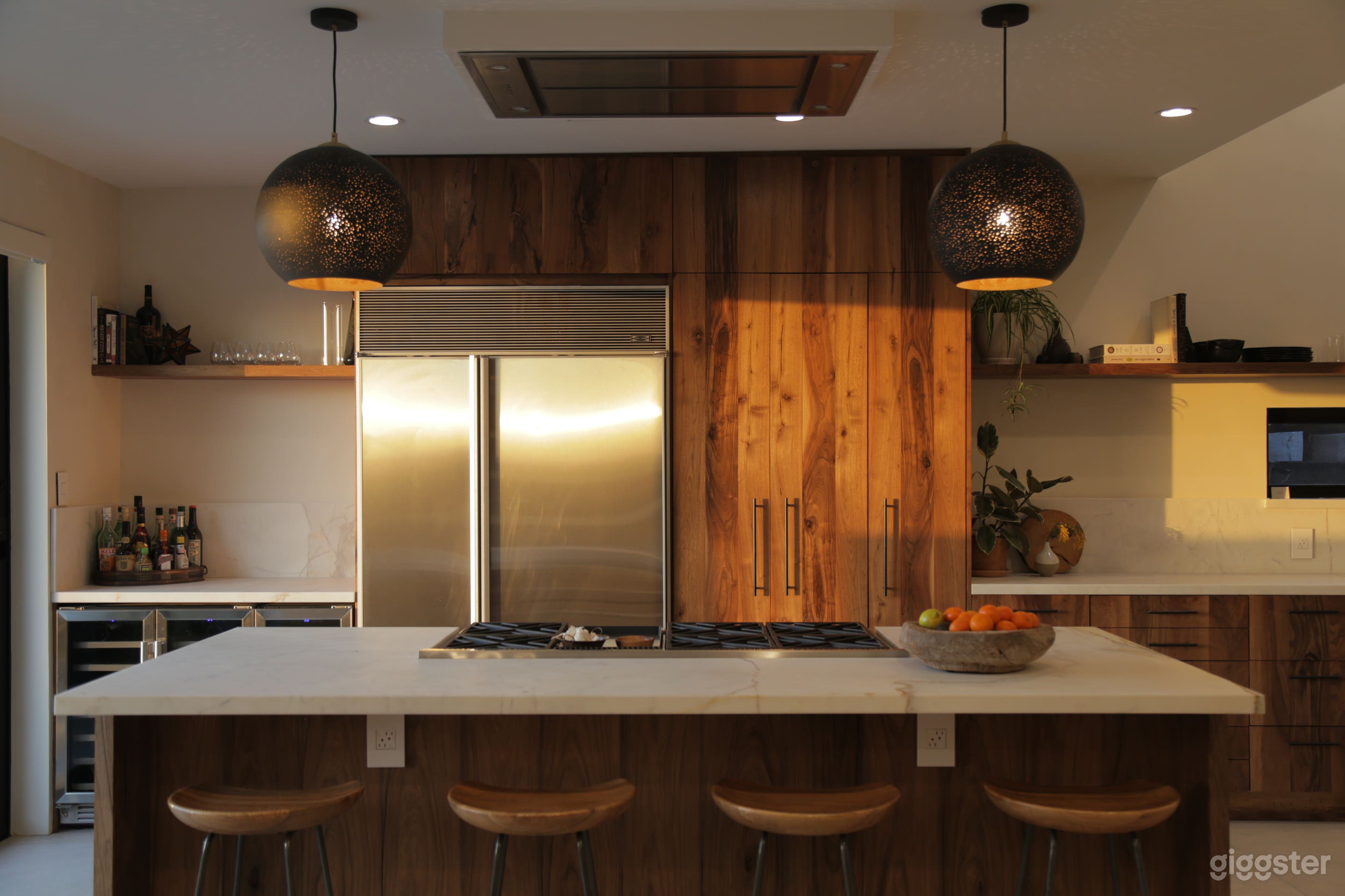 Hip view home w/ open kitchen & 30’ of bookshelves Photo 4