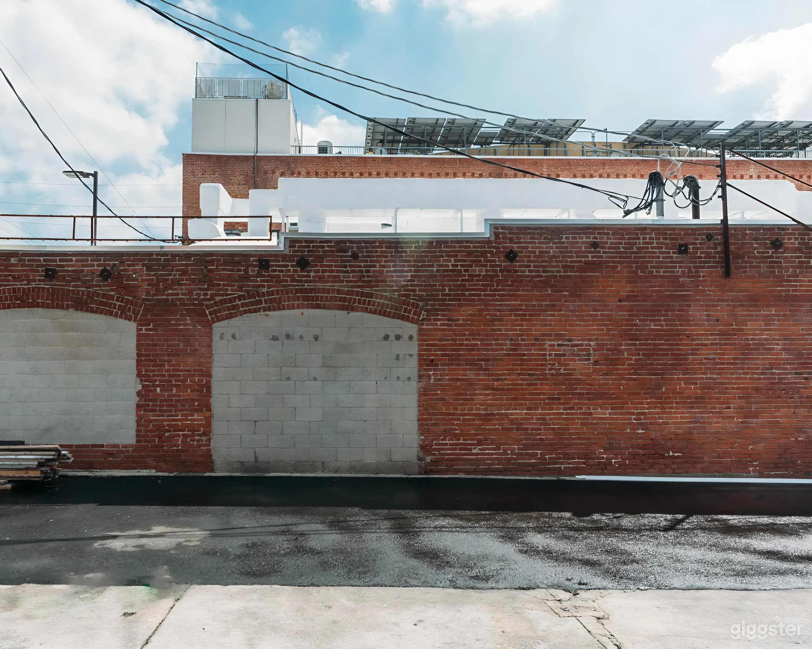 Permit-Free Exterior Backlot with 1920s Hollywood Brick Wall Photo 4