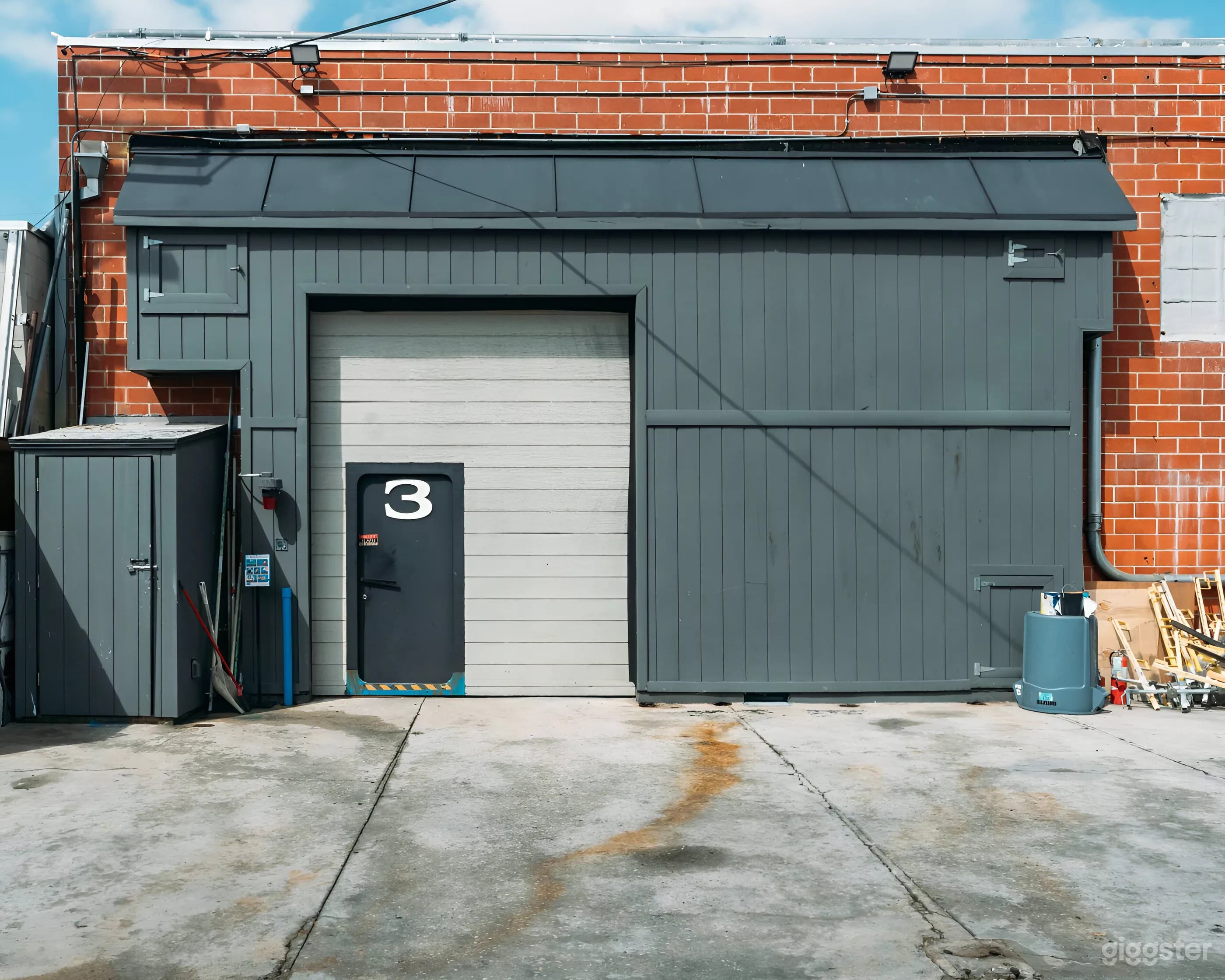Permit-Free Exterior Backlot with 1920s Hollywood Brick Wall Photo 2