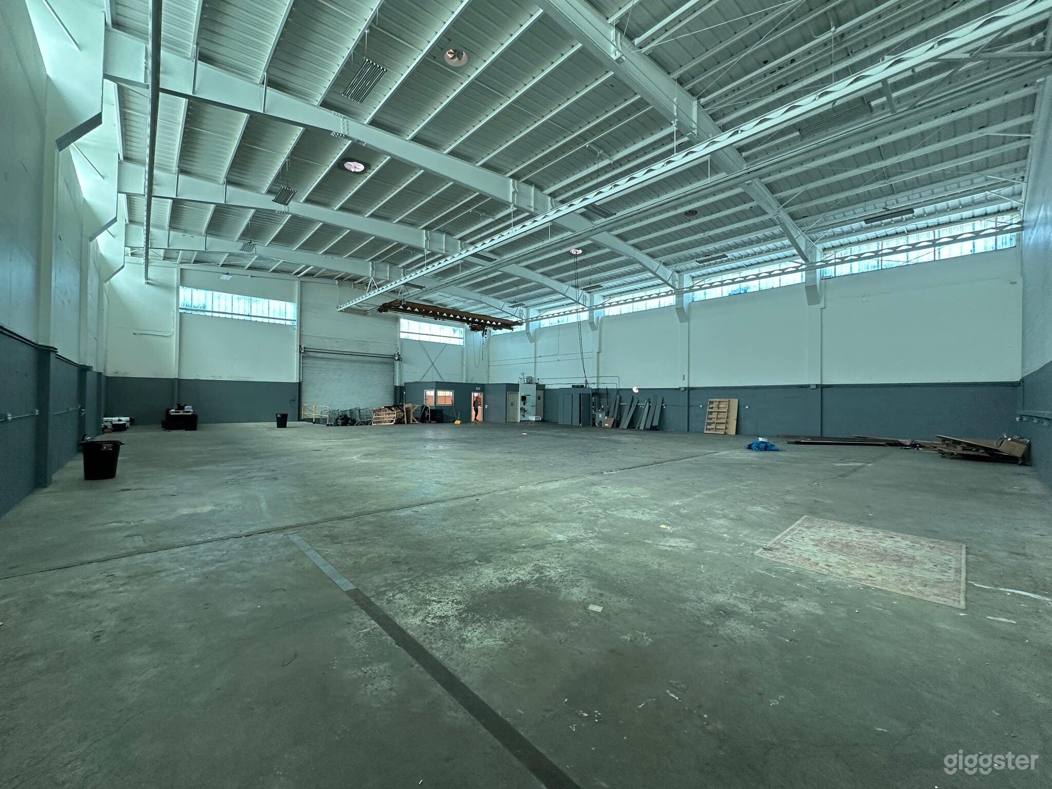 Spacious 8,000 Sq. Ft. Industrial Warehouse in Bayview, San Francisco – Ideal for Productions Photo 3