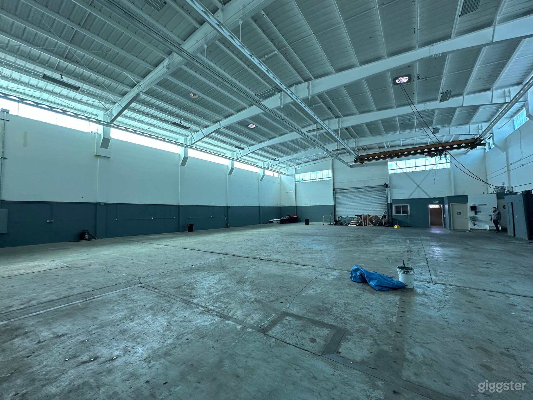 Spacious 8,000 Sq. Ft. Industrial Warehouse in Bayview, San Francisco – Ideal for Productions Photo 4