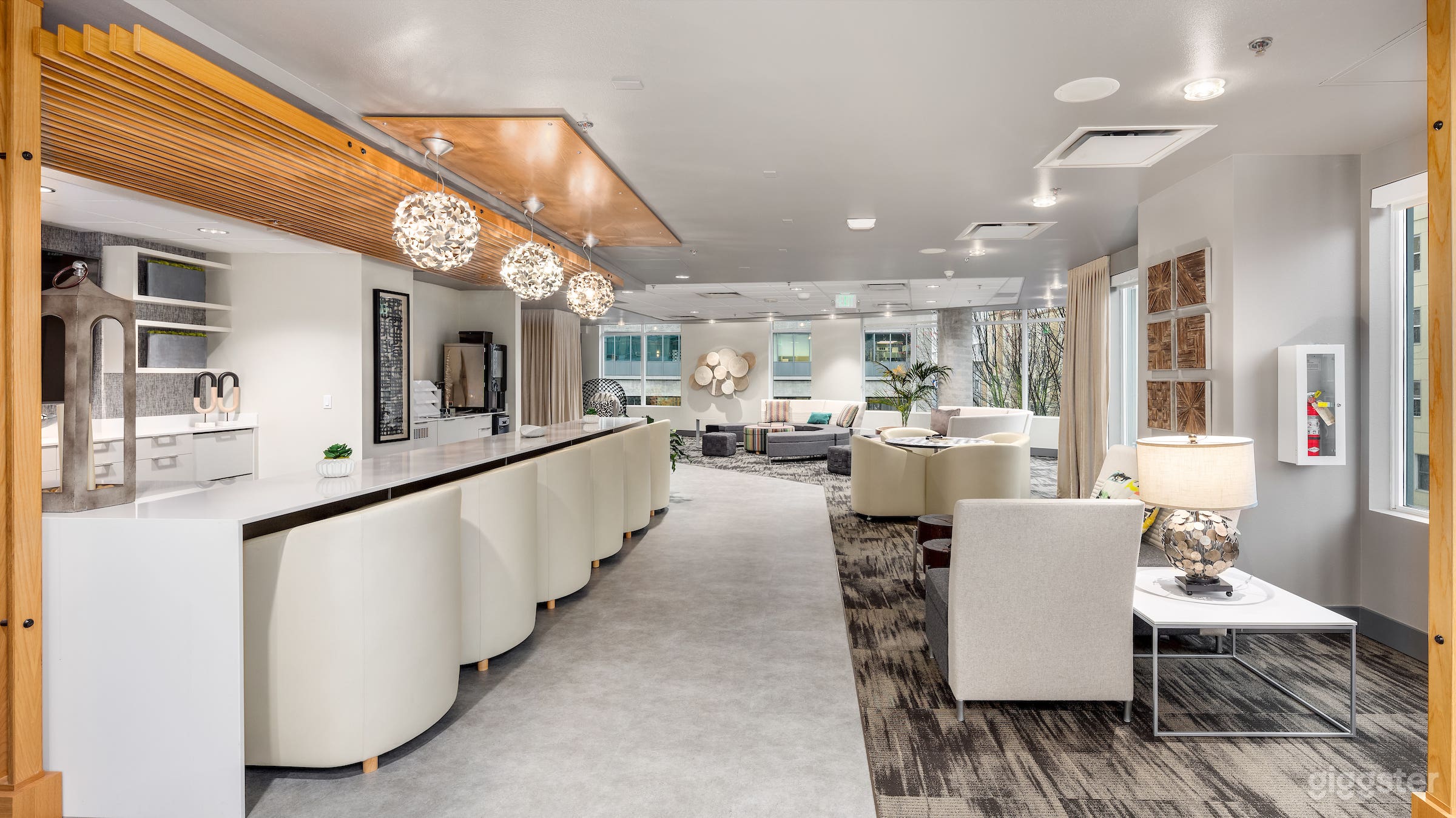 Funky, Vibrant Lounge &amp; Patio in Bellevue Photo 2