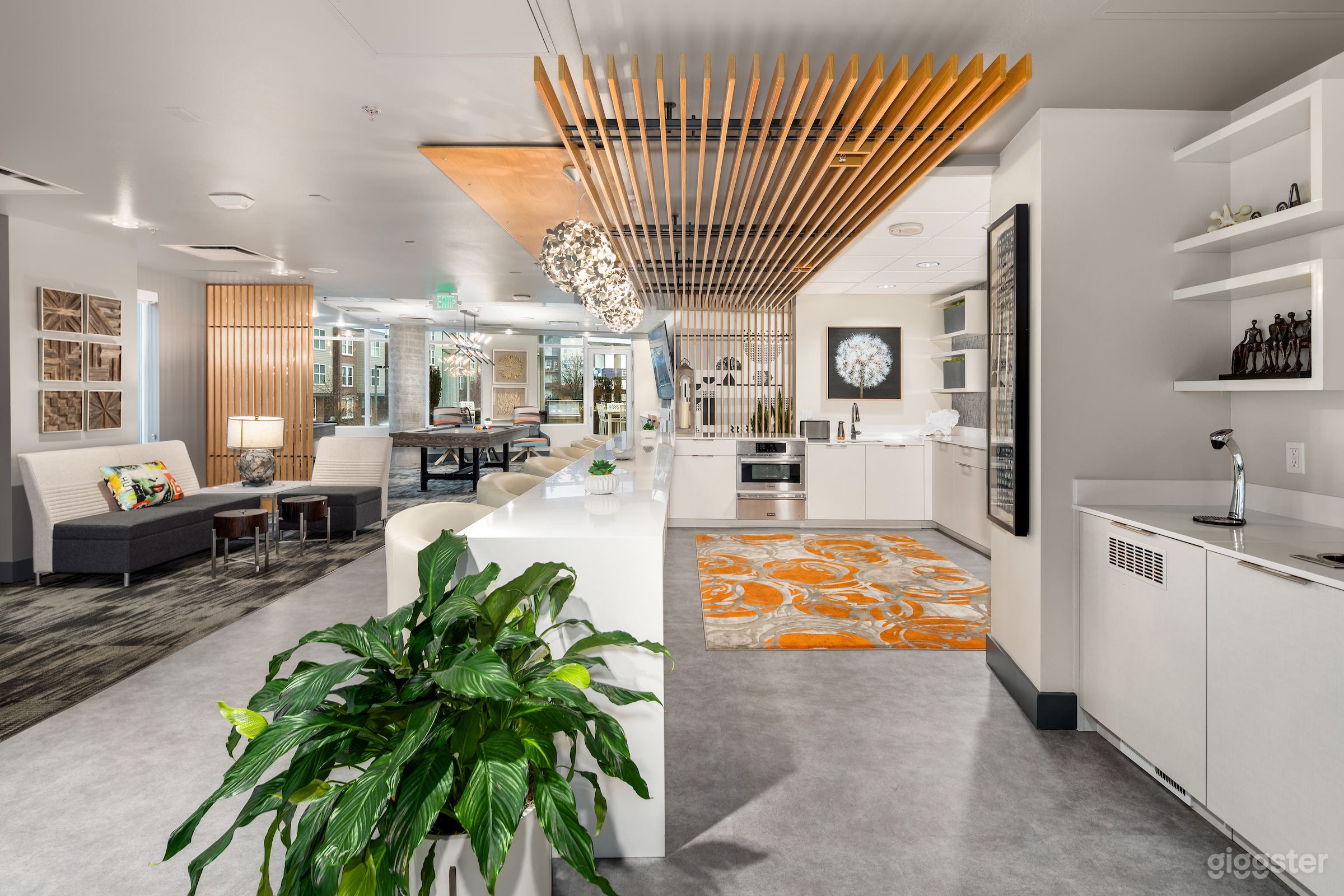 Funky, Vibrant Lounge &amp; Patio in Bellevue Photo 1