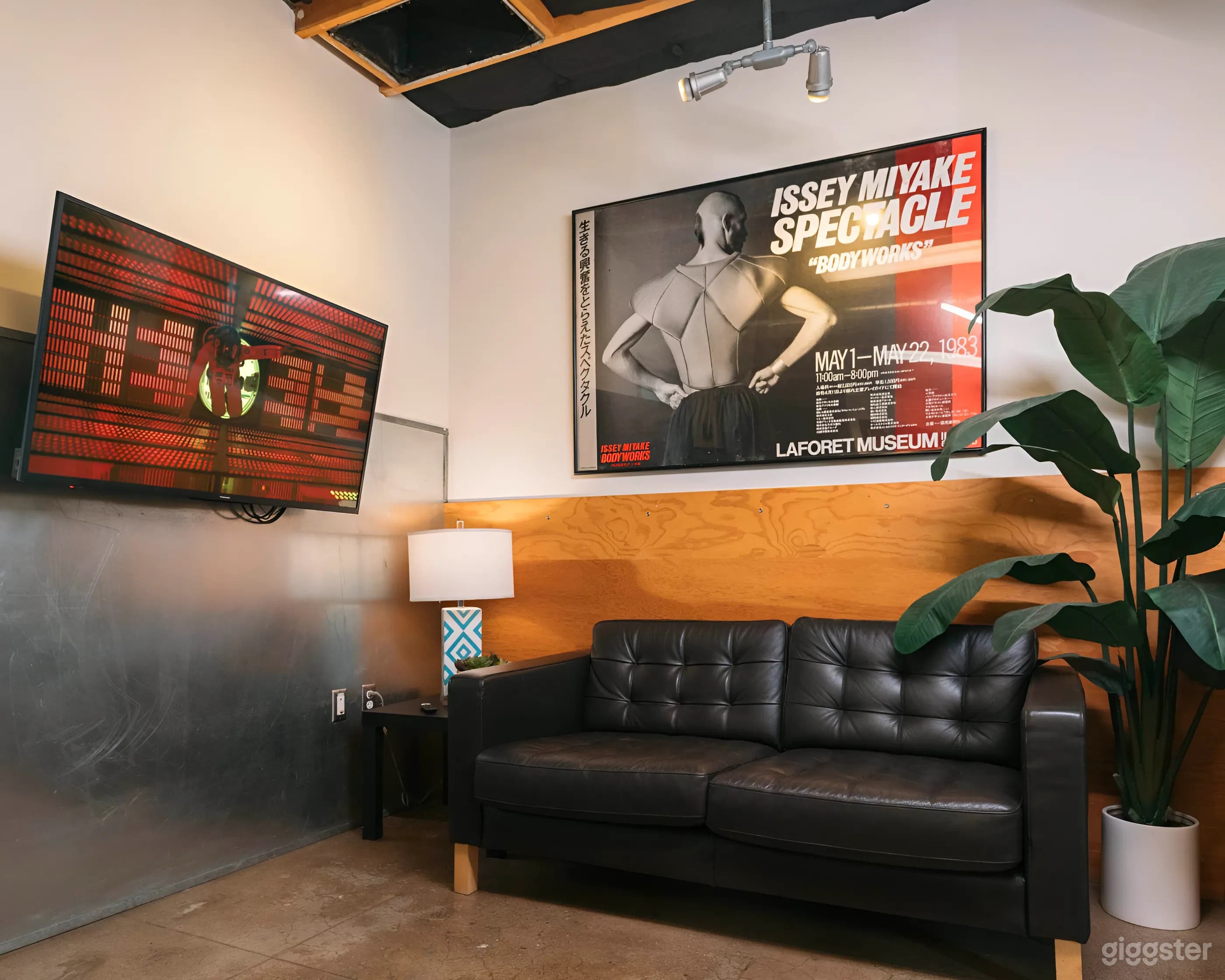 Versatile 4,720 Sq. Ft. Shooting Space with Cyclorama - Soundstage 2 Photo 4