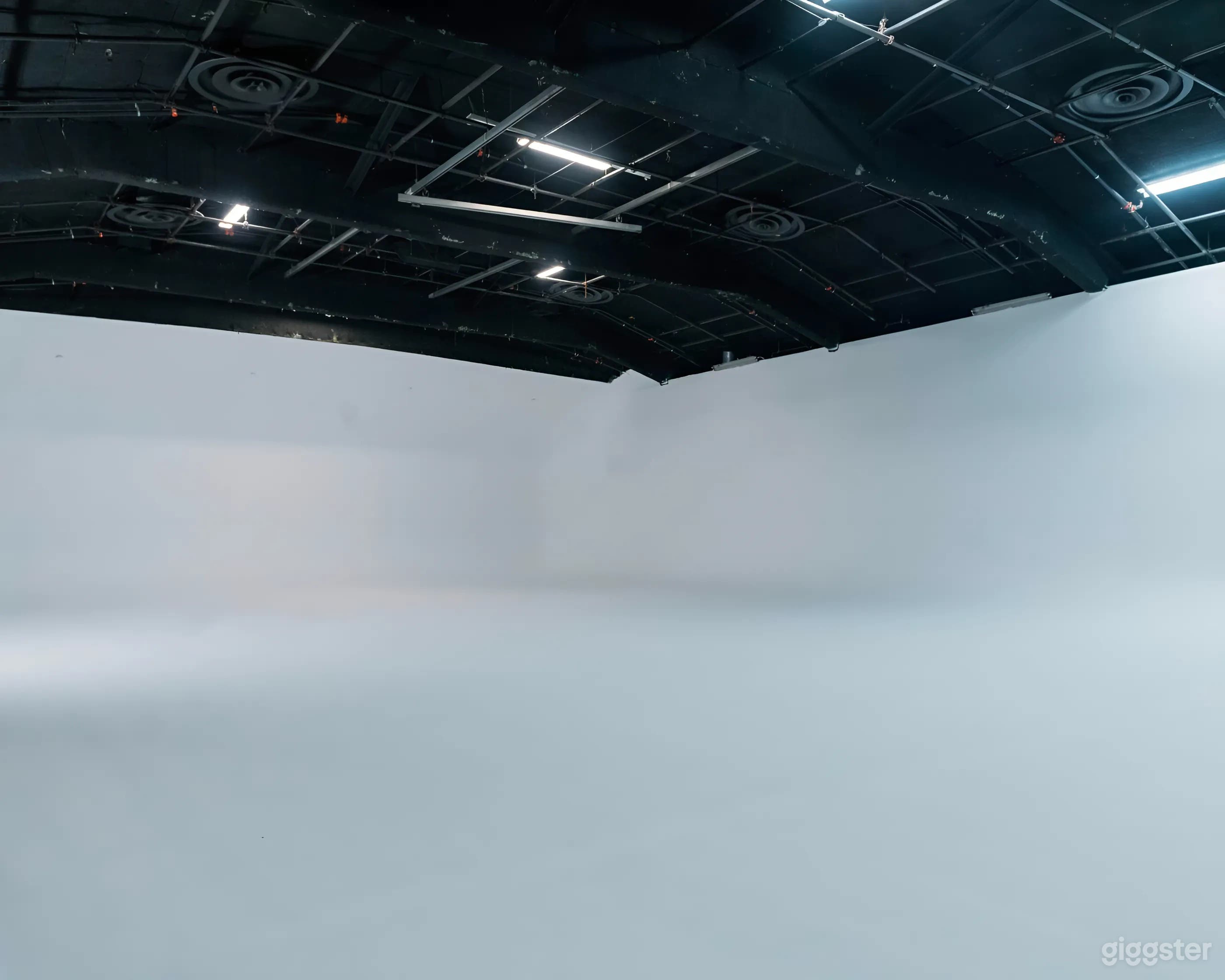 Versatile 4,720 Sq. Ft. Shooting Space with Cyclorama - Soundstage 2 Photo 3