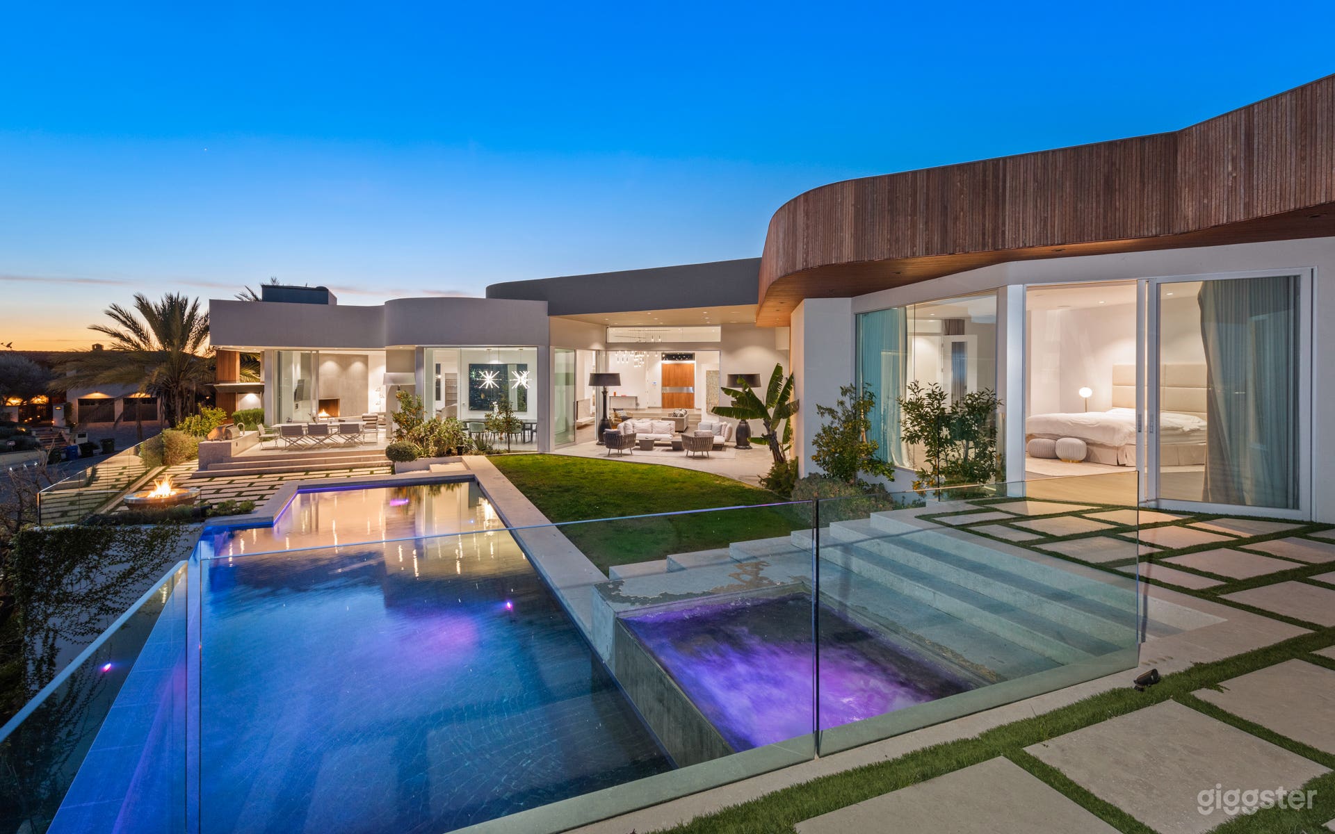 Infinity edge pool and spa