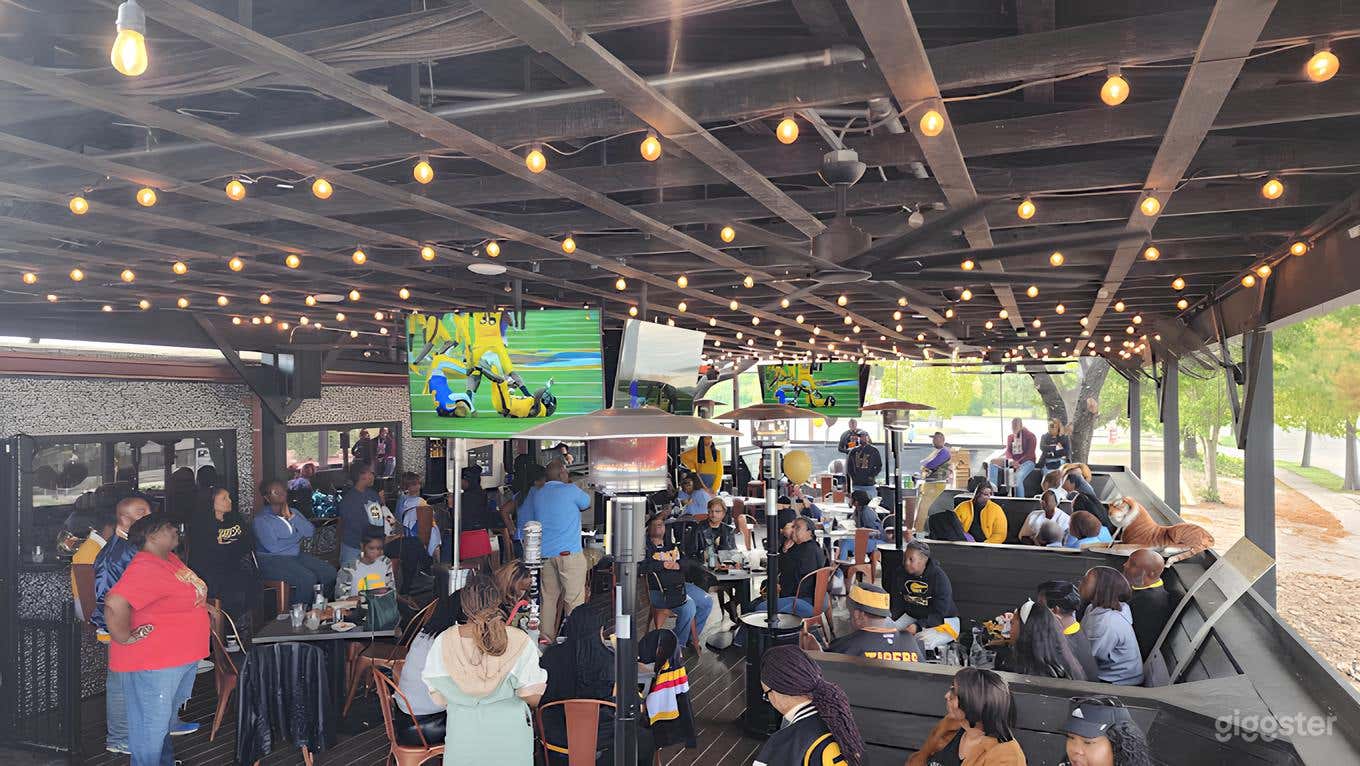 Semi-covered Patio for Outdoor Events Photo 1