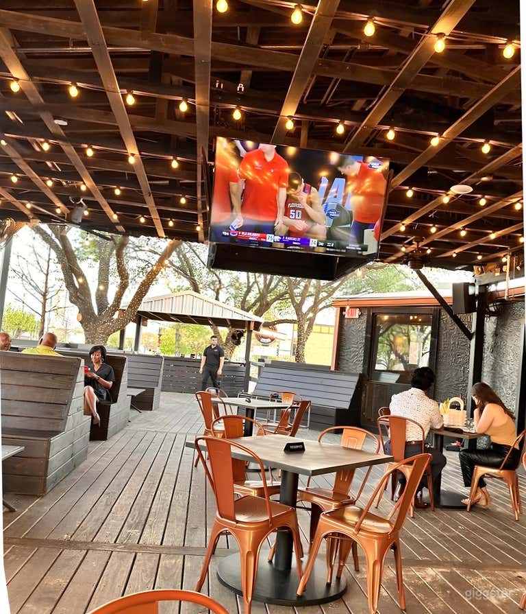  Semi-covered Patio for Outdoor Events 