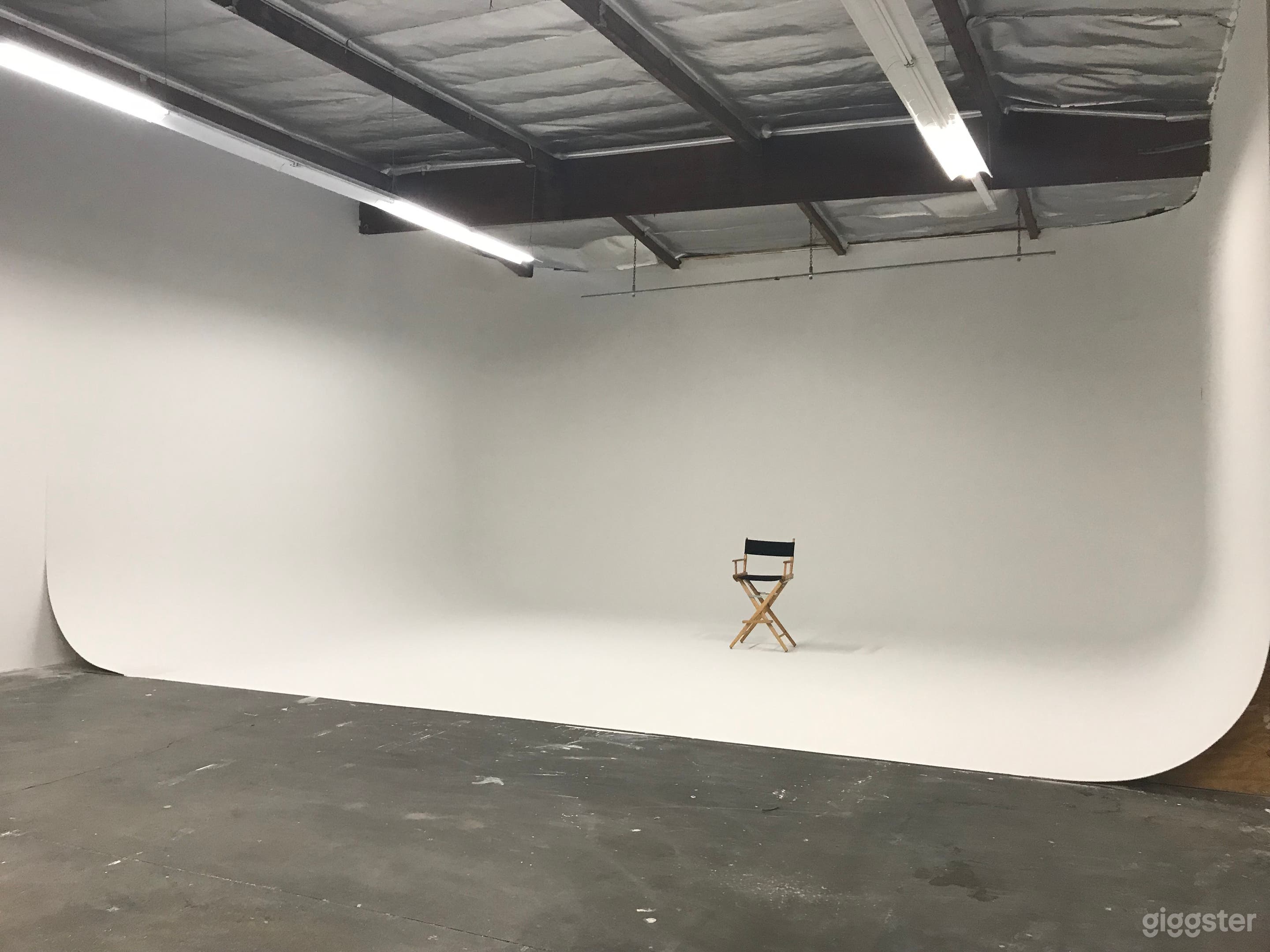 Photo Studio with 3-wall Cyc Photo 1