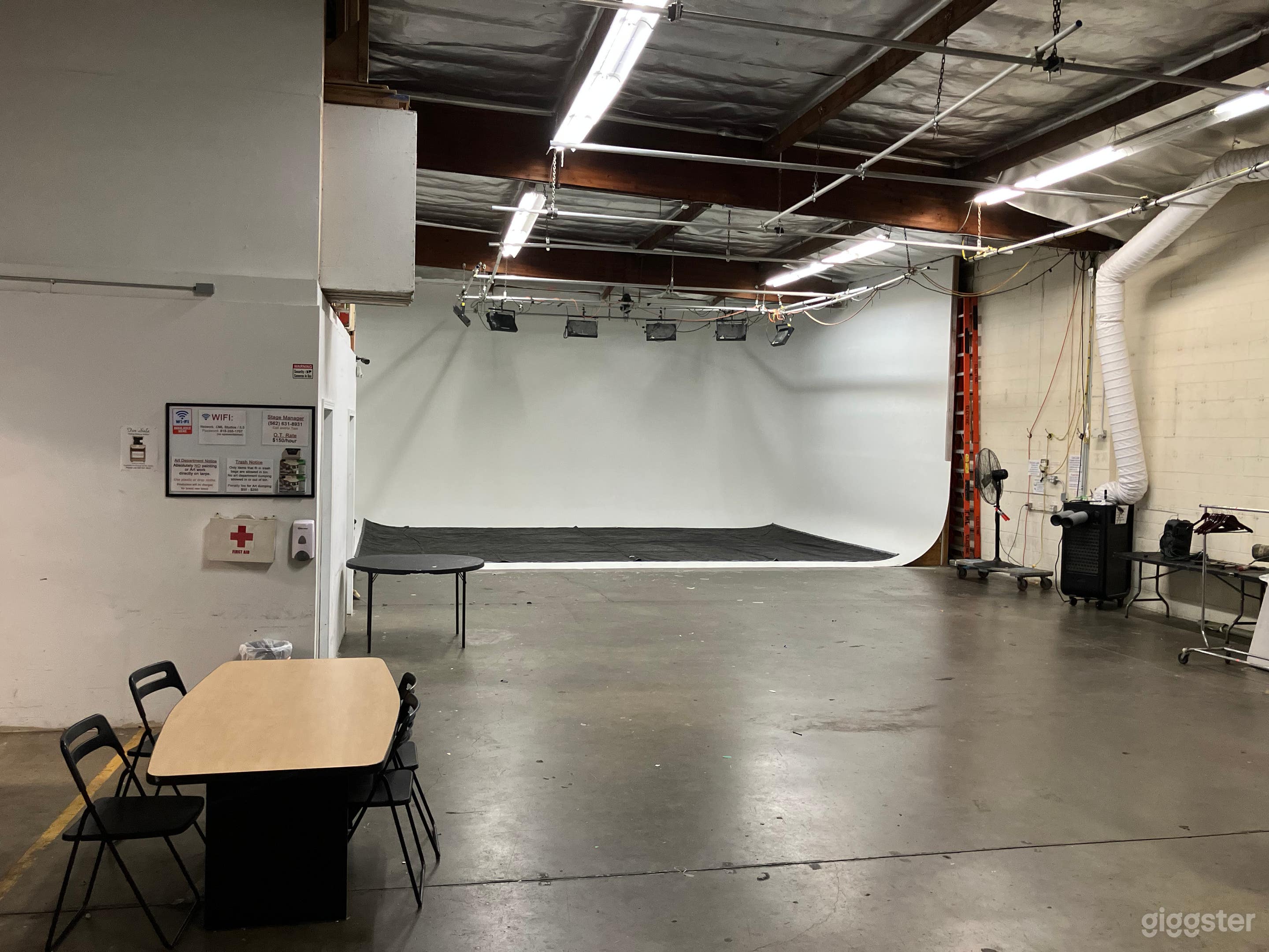 Photo Studio with 3-wall Cyc Photo 4