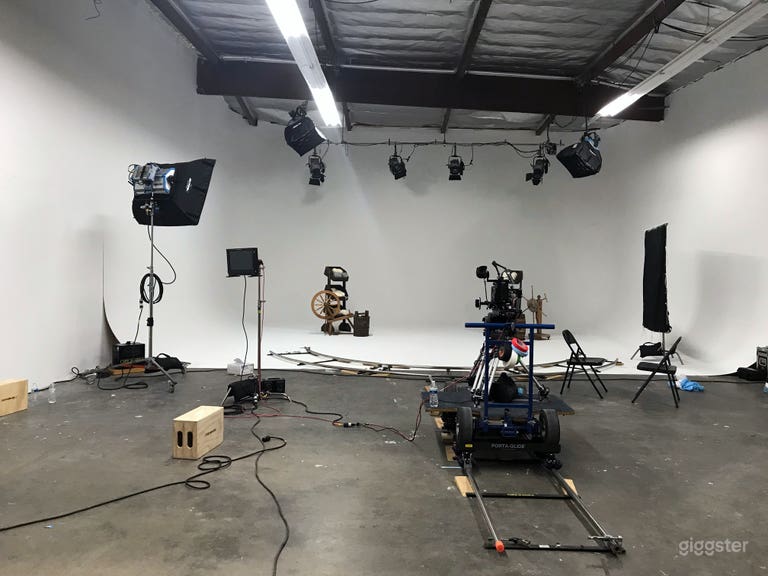  Photo Studio with 3-wall Cyc 