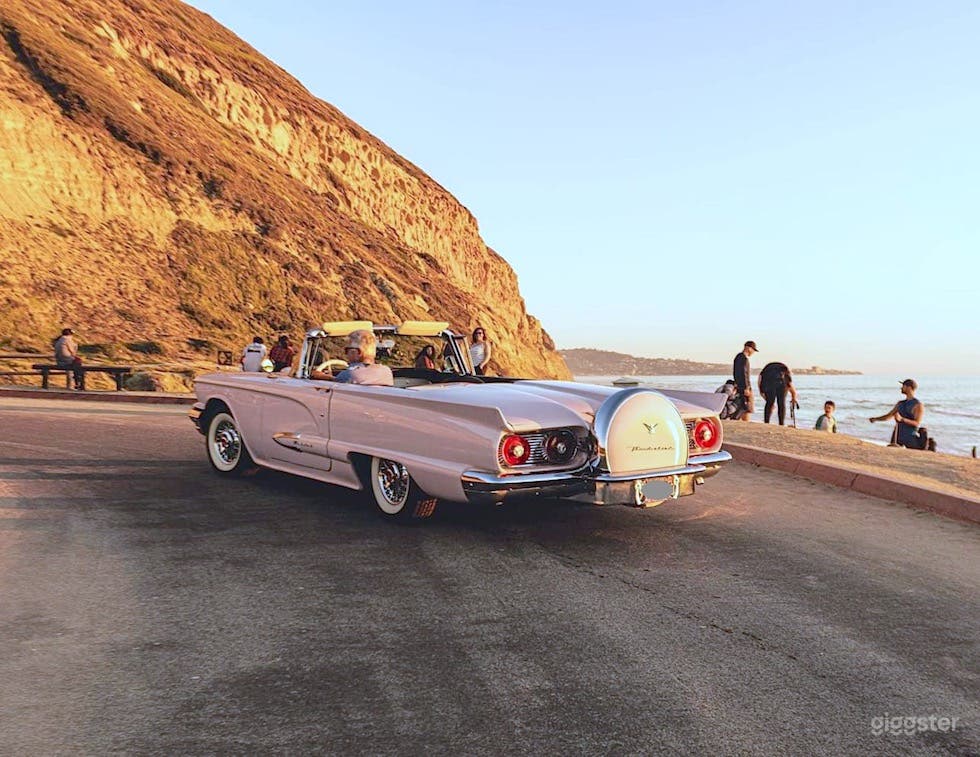 #76,104 Pink Classic 1959 Ford Thunderbird  Photo 2
