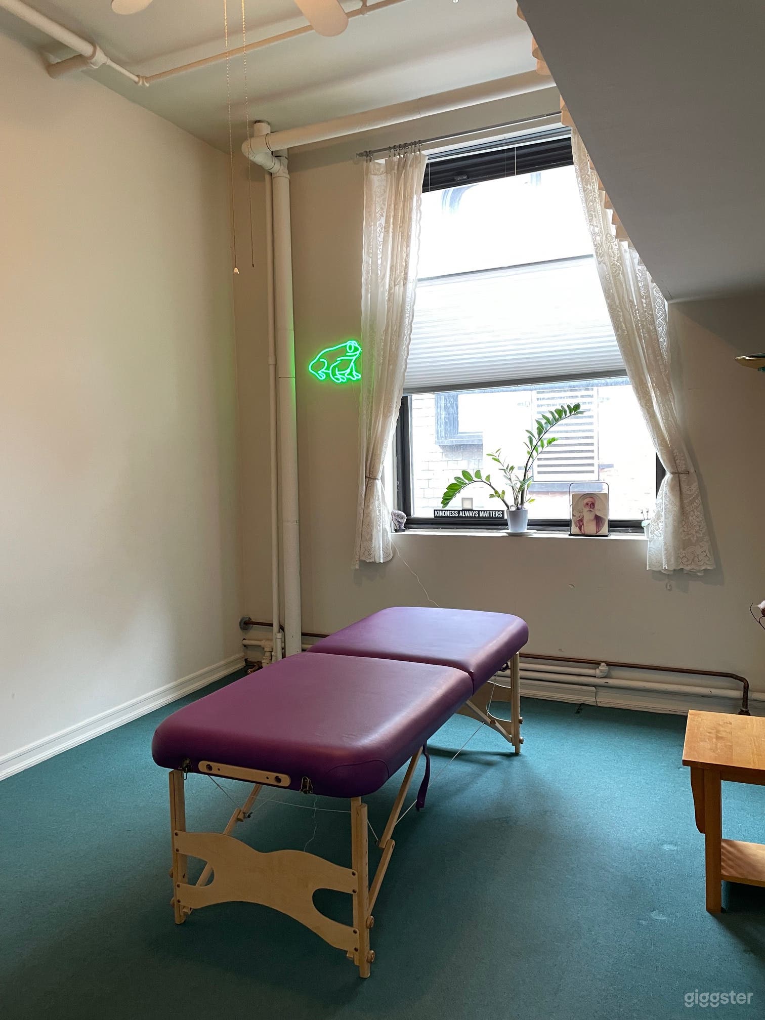 Grandma's private healing room Photo 1