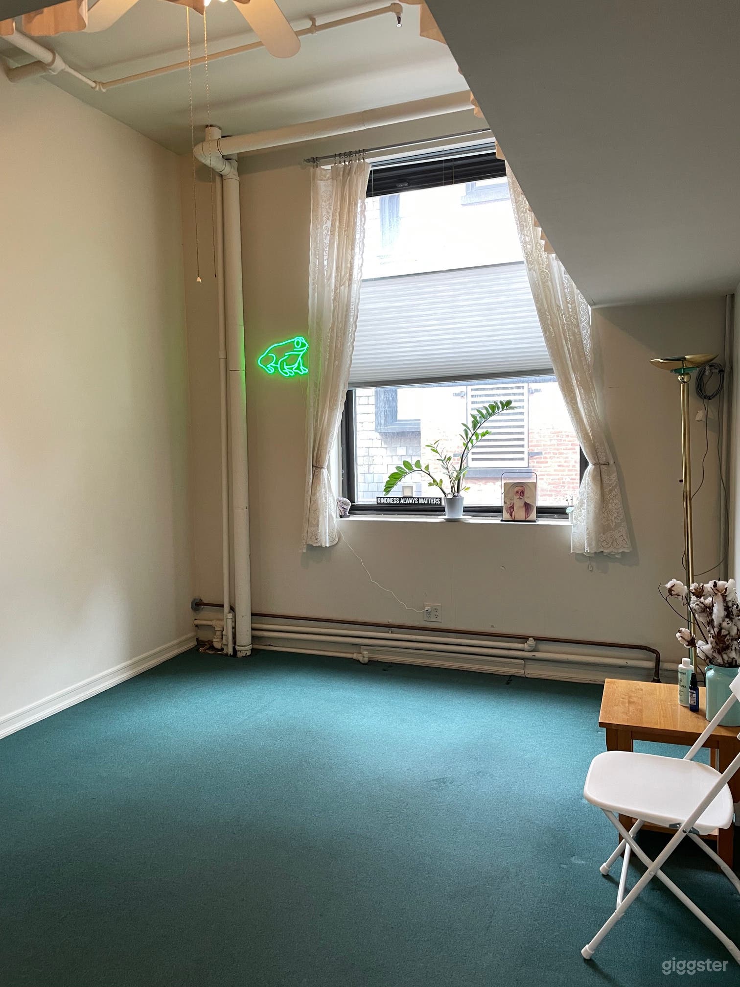 Grandma's private healing room Photo 2