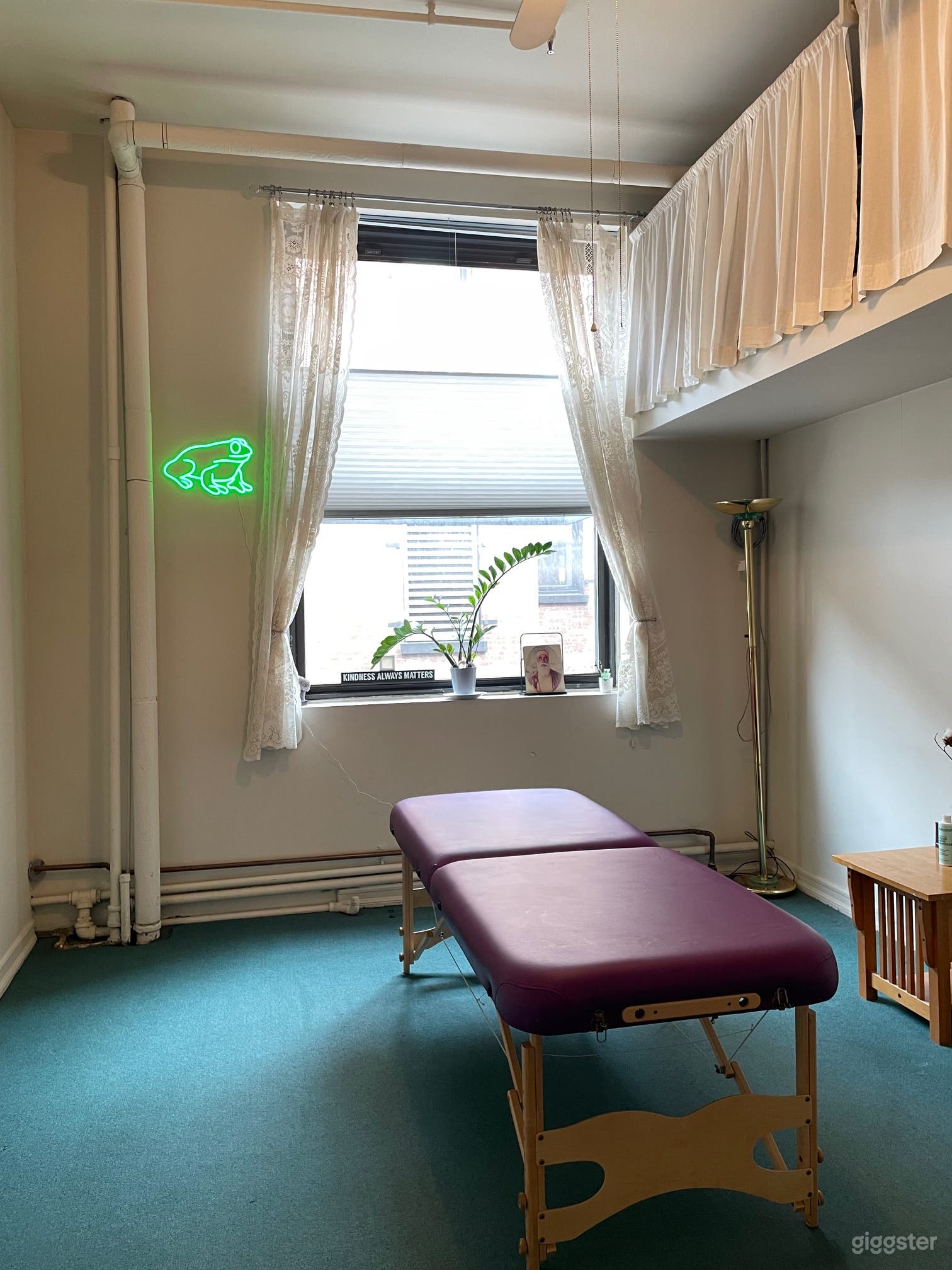 Grandma's private healing room Photo 4