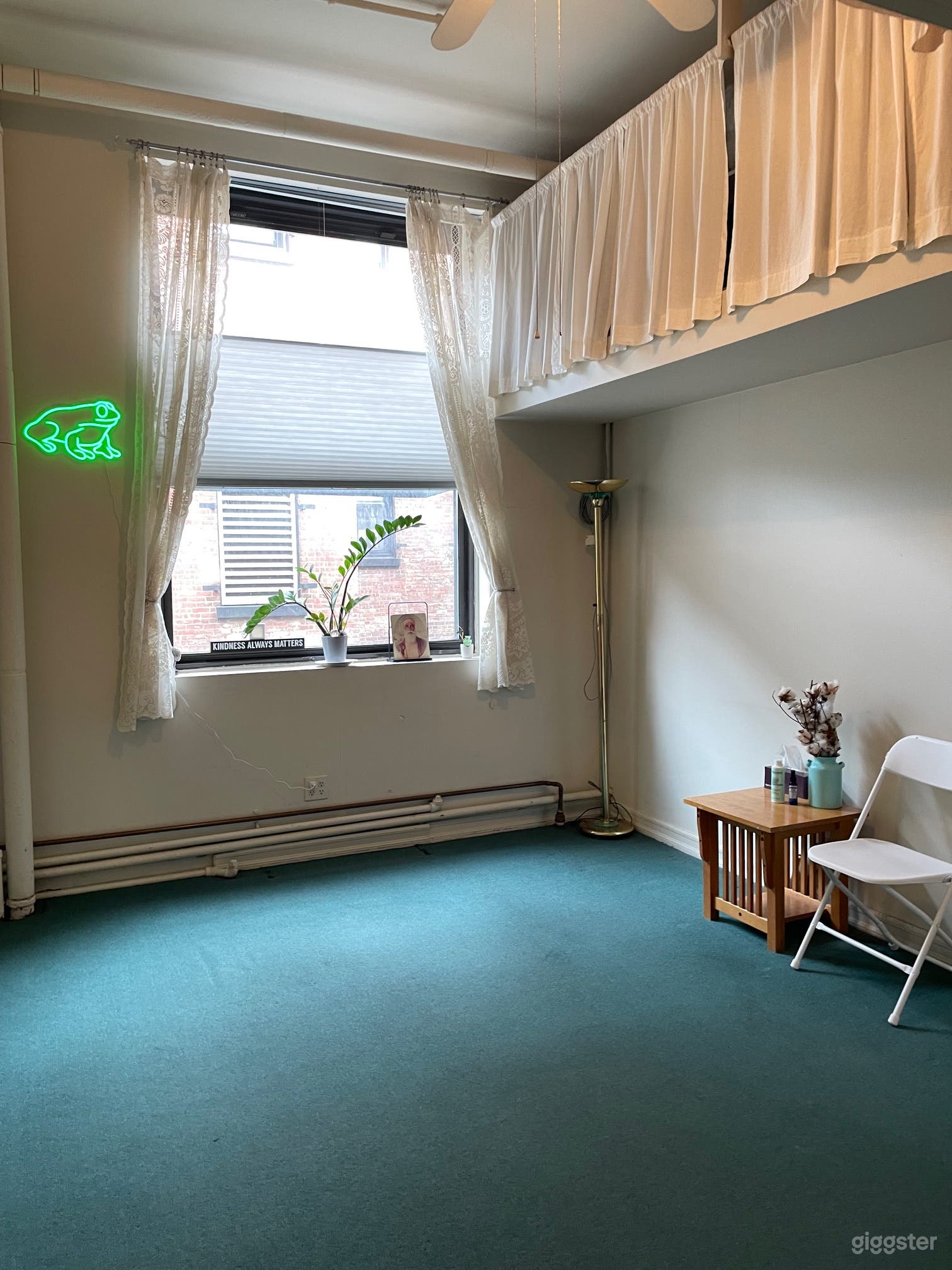 Grandma's private healing room Photo 3