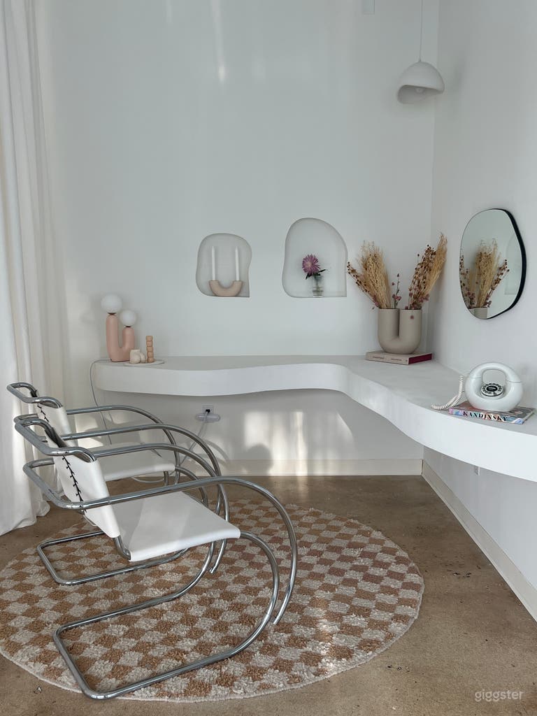  Lifestyle Content Photo Studio with Natural Light  