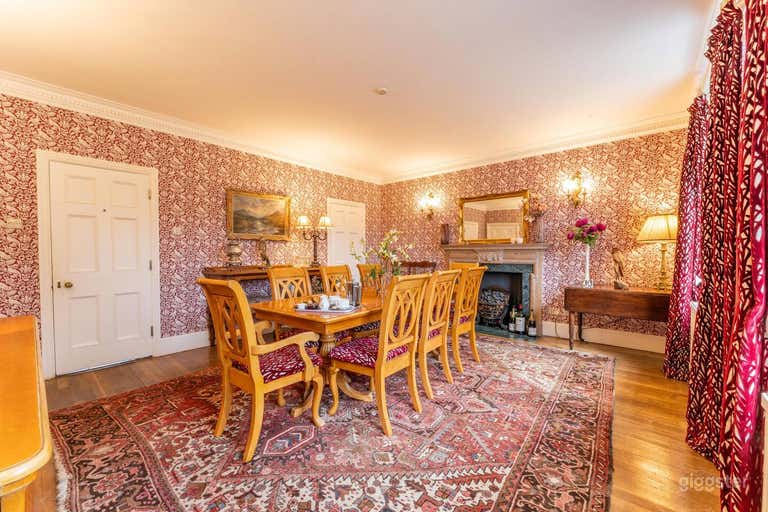  The Country House 