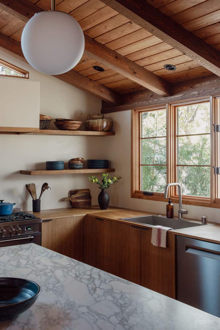  Canyon House Filled with Natural Light, Warm and Cozy Charm 