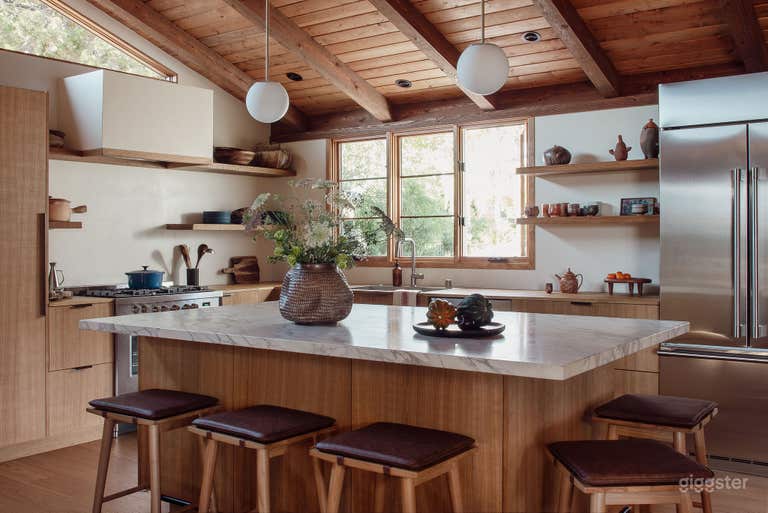  Canyon House Filled with Natural Light, Warm and Cozy Charm 