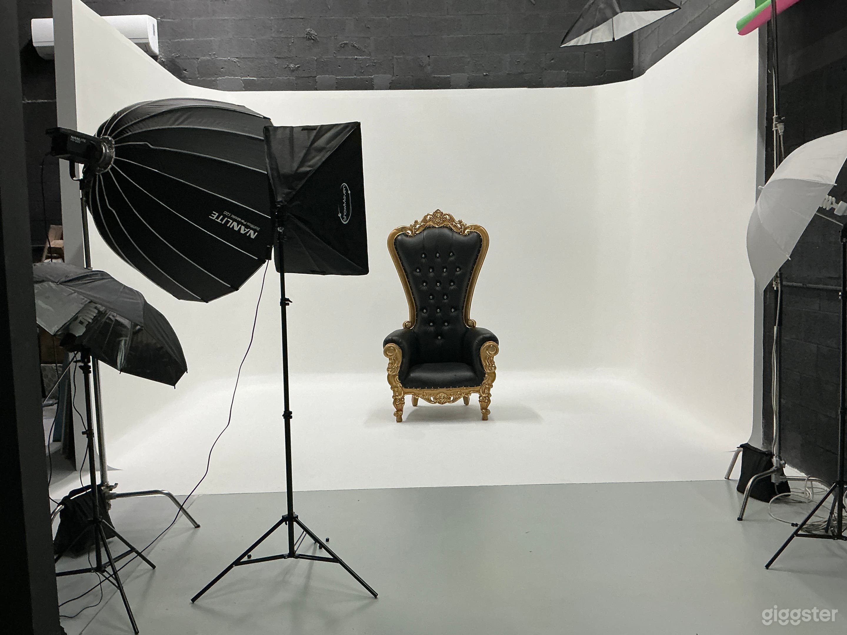 Modern Photo & Video Studio for Productions & Events Photo 2