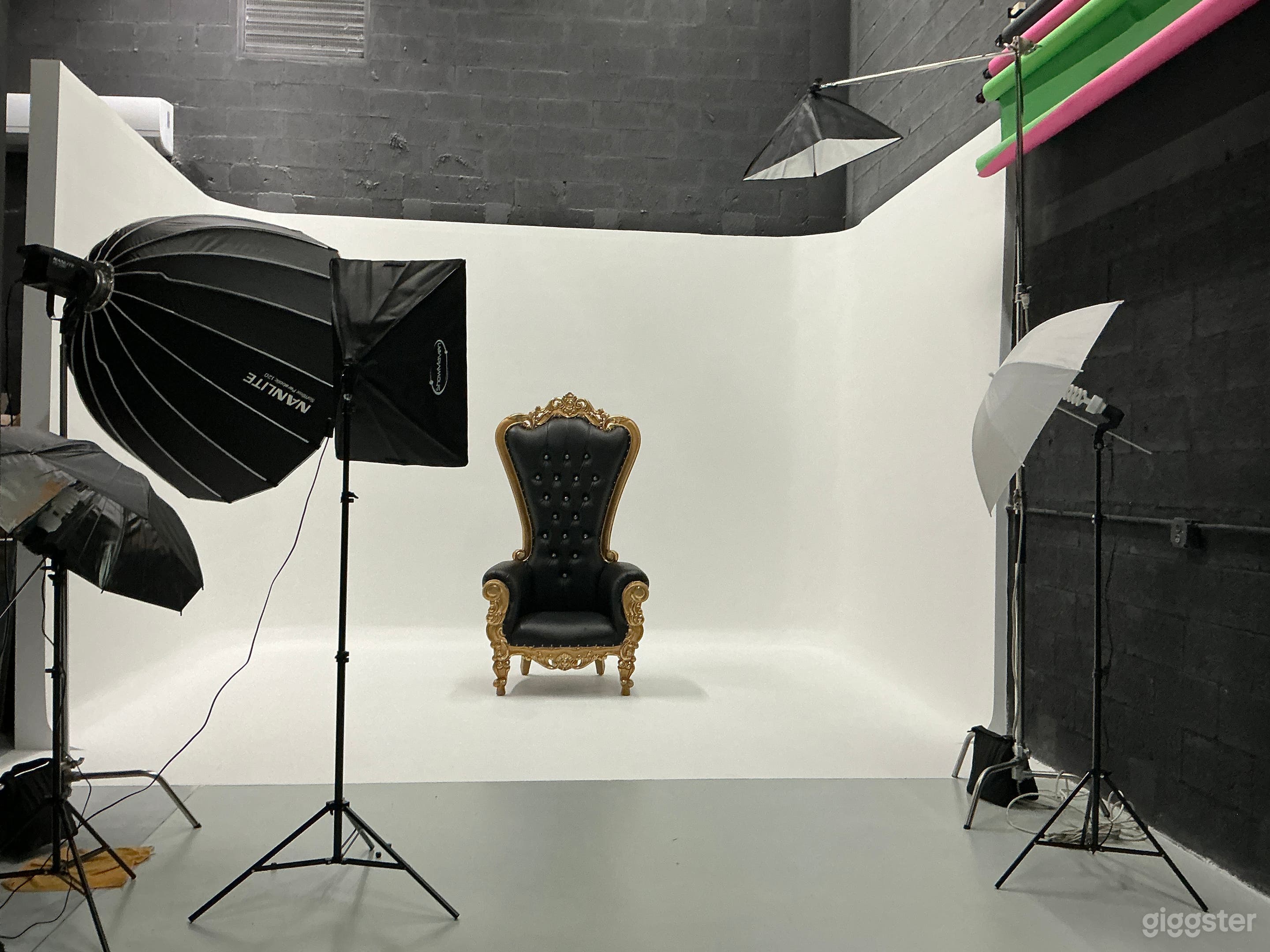 Modern Photo & Video Studio for Productions & Events Photo 4