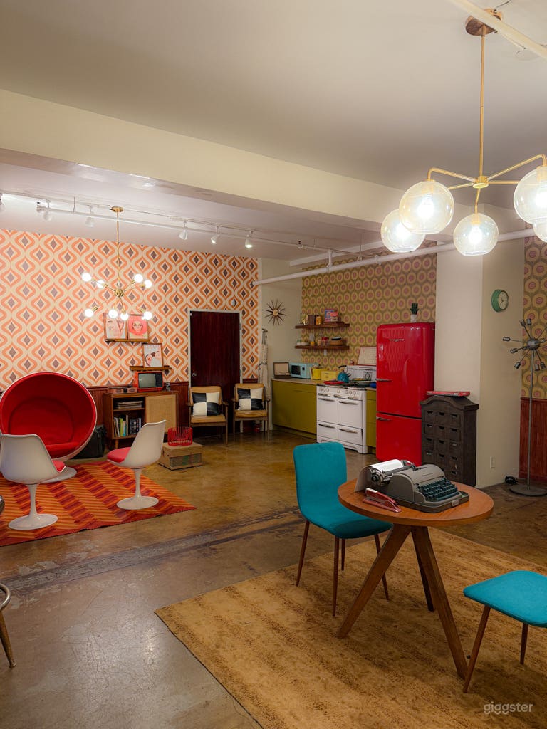  Retro Vintage Room with Colorful Mid-Century Decor 
