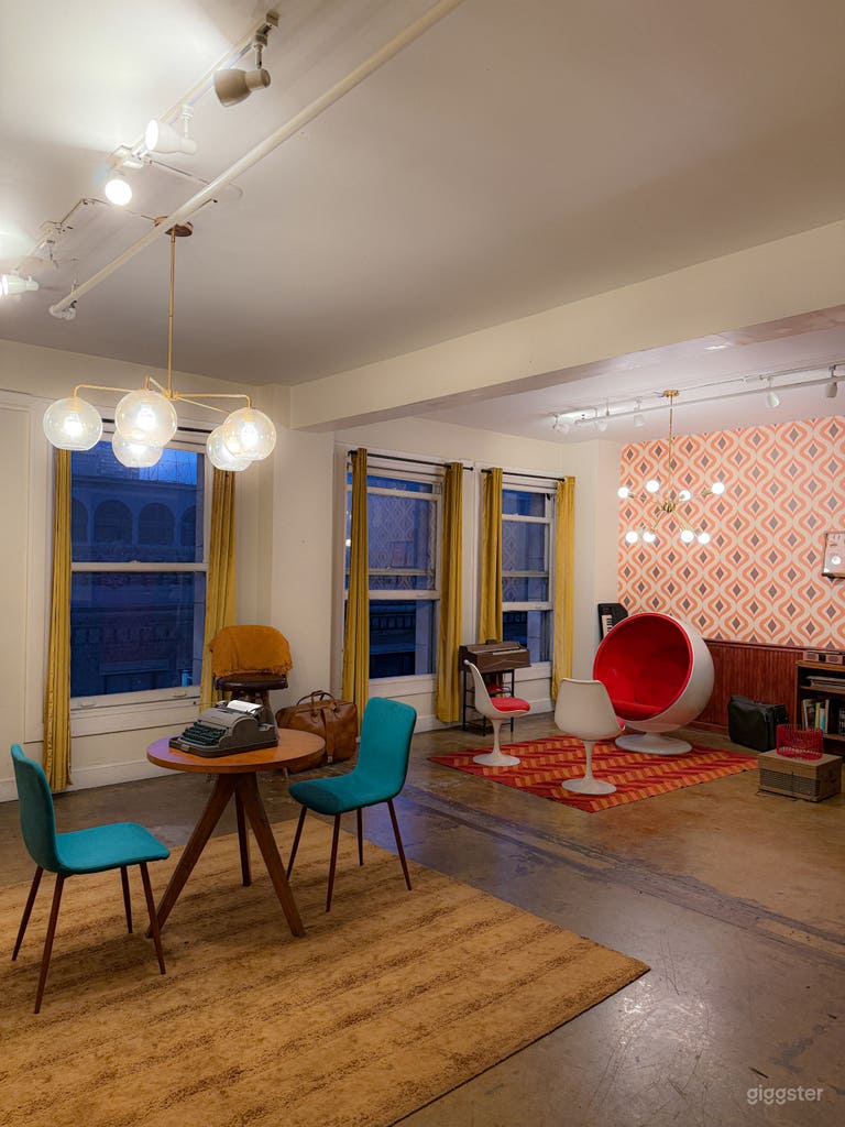  Retro Vintage Room with Colorful Mid-Century Decor 