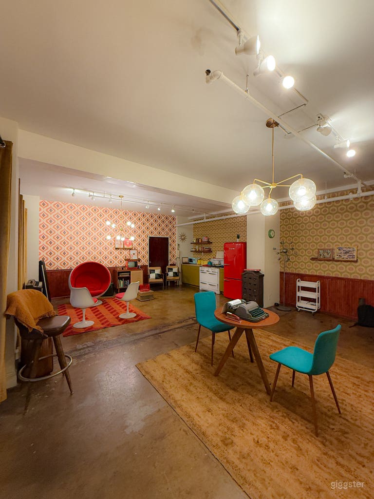  Retro Vintage Room with Colorful Mid-Century Decor 