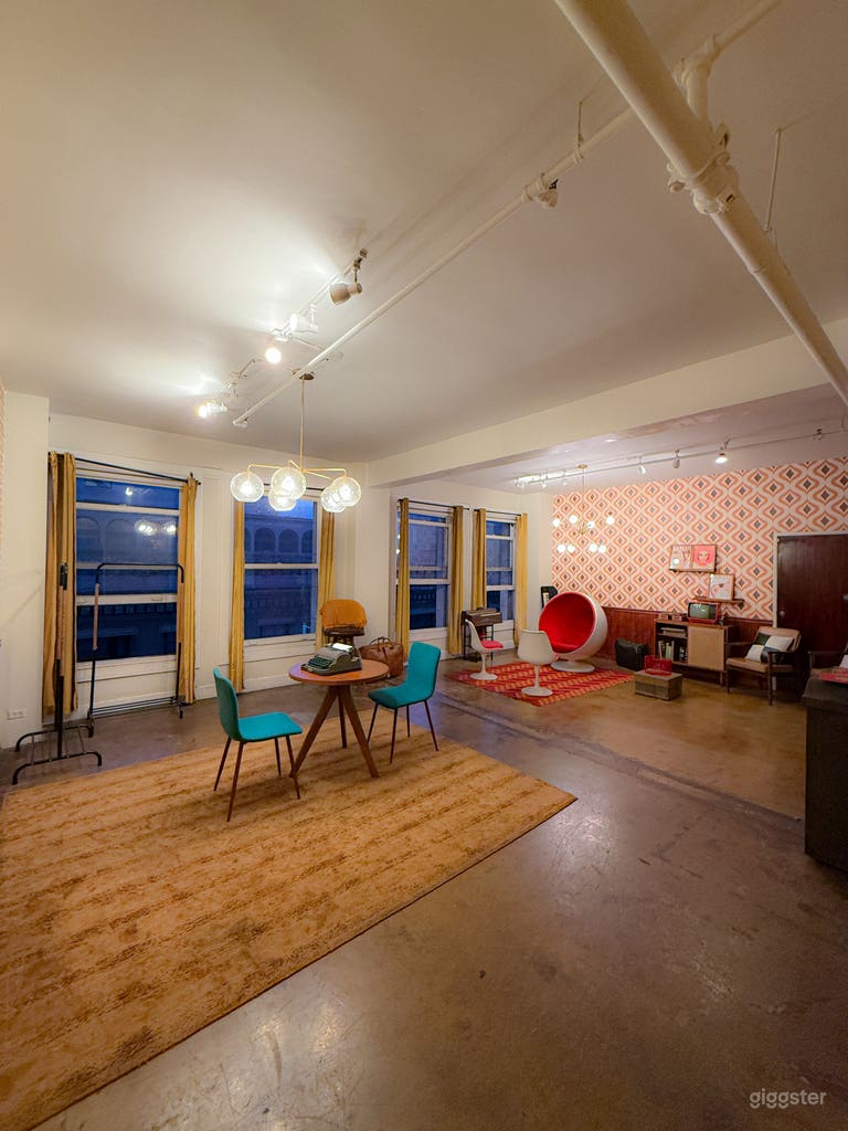  Retro Vintage Room with Colorful Mid-Century Decor 