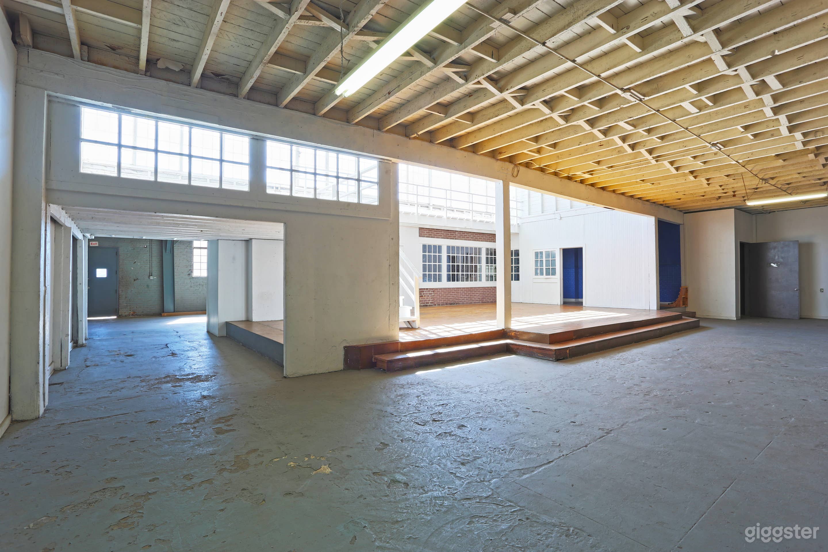 Warehouse No.310 Photo 3