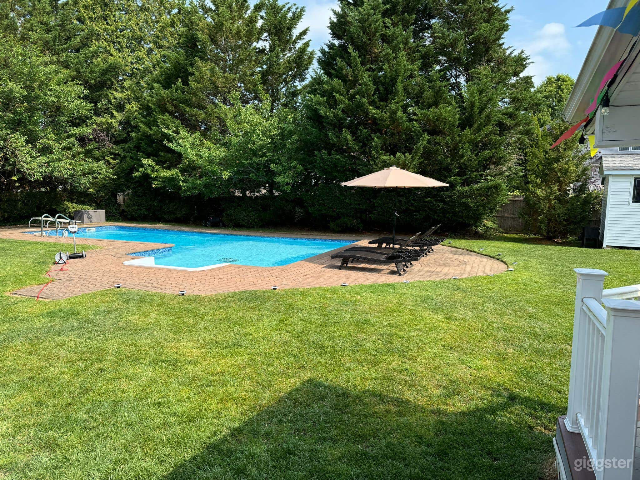 Beautiful, Private Backyard with Pool &amp; Hot Tub Photo 3