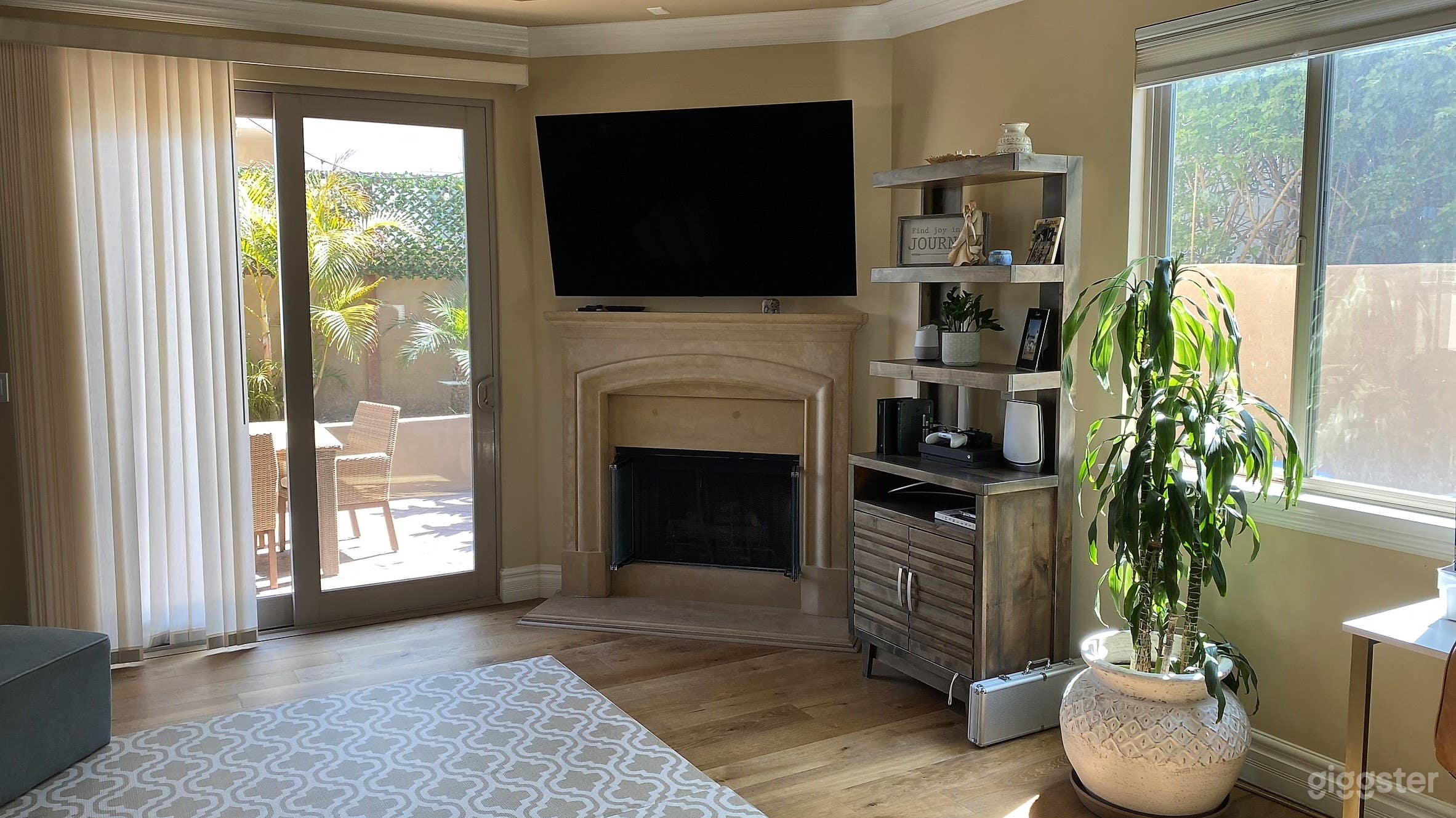 Mediterranean-Style Home with Modern Furnishings  Photo 2