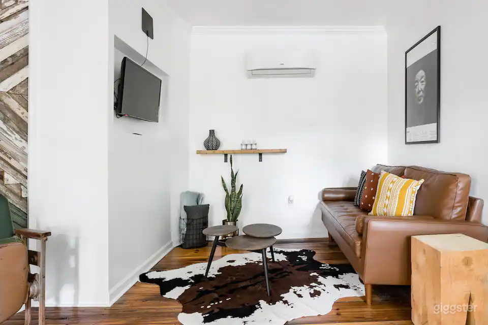 Charming Bungalow Filming Location: Rustic Elegance in Atlanta's Heart Photo 4