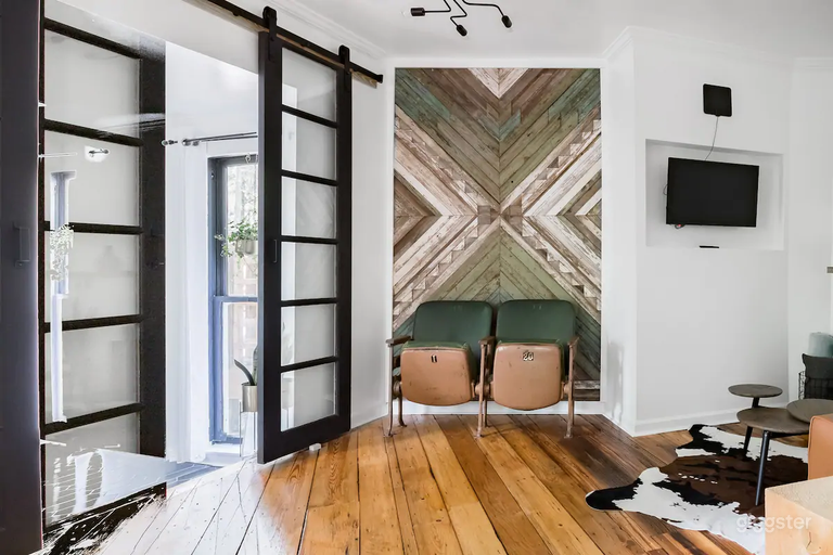  Charming Bungalow Filming Location: Rustic Elegance in Atlanta's Heart 