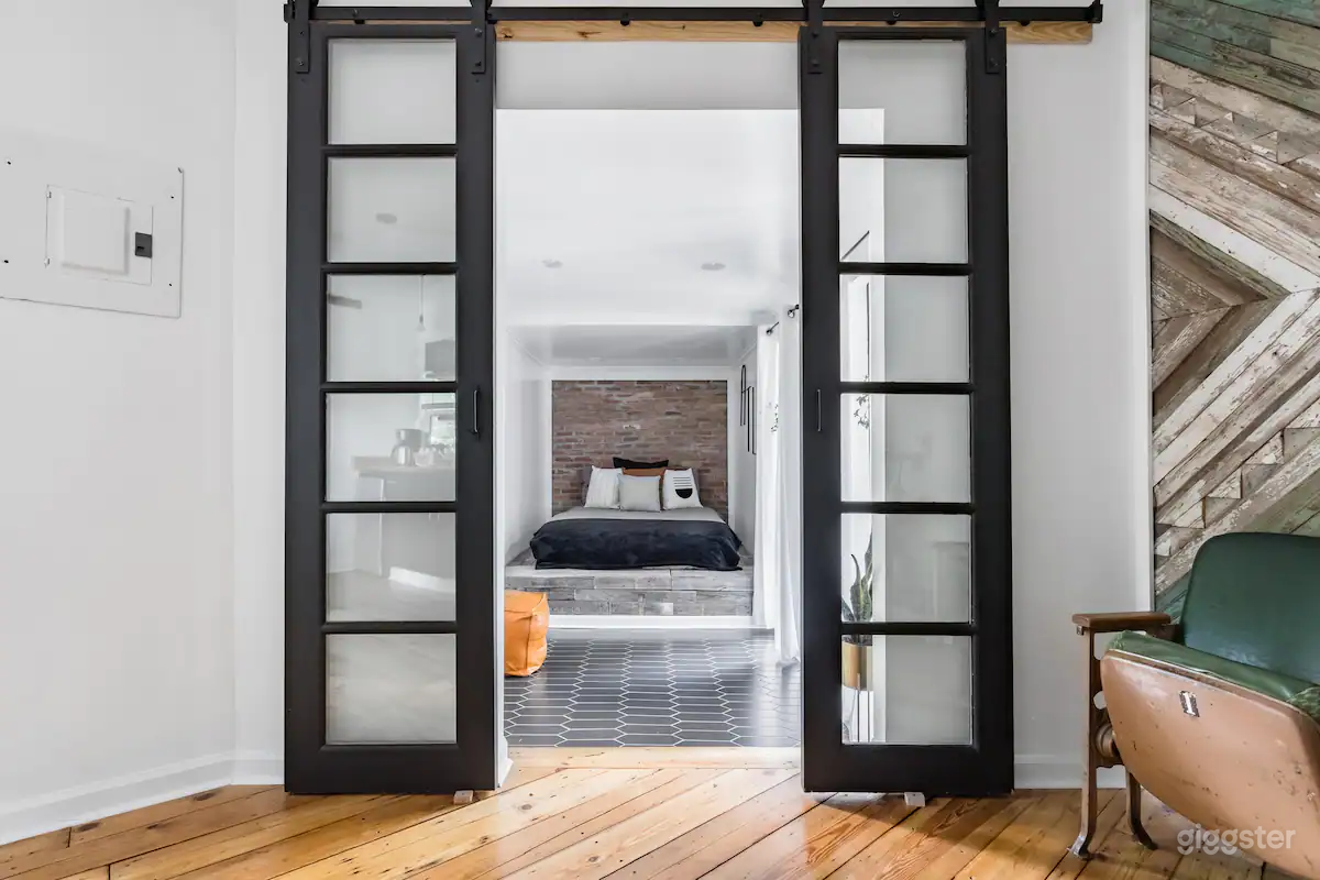 Charming Bungalow Filming Location: Rustic Elegance in Atlanta's Heart Photo 3